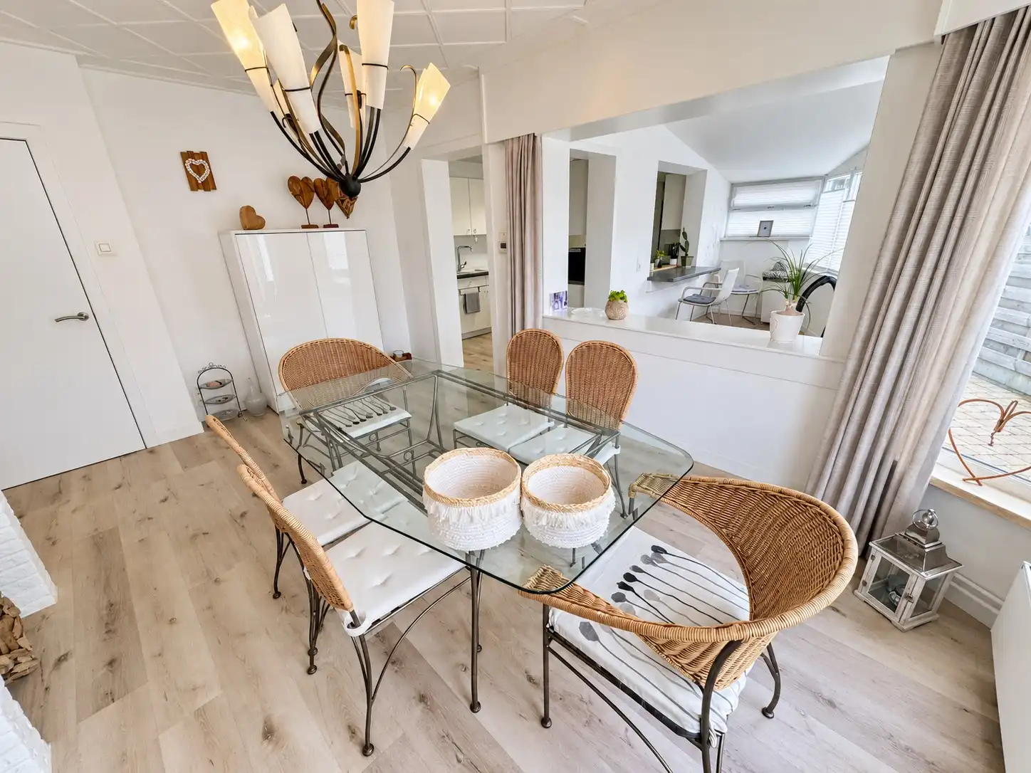 Verzorgde woning met twee slaapkamers en groot terras te huur te de Haan - Vosseslag. foto 5