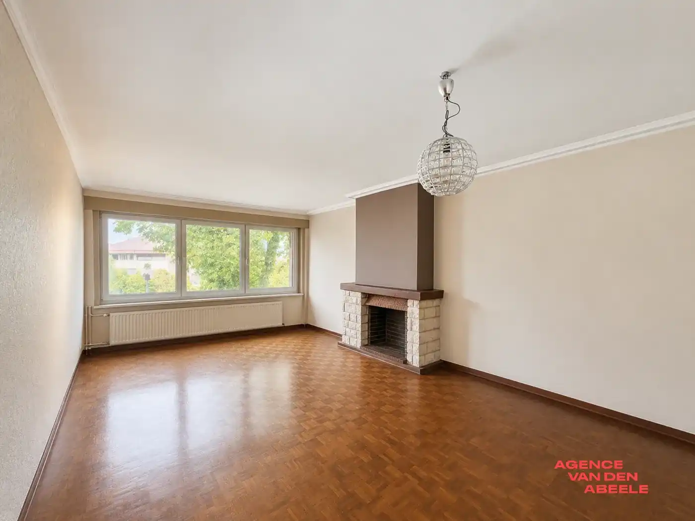 Uitzonderlijk breed appartement met 2 slaapkamers en terras foto 4