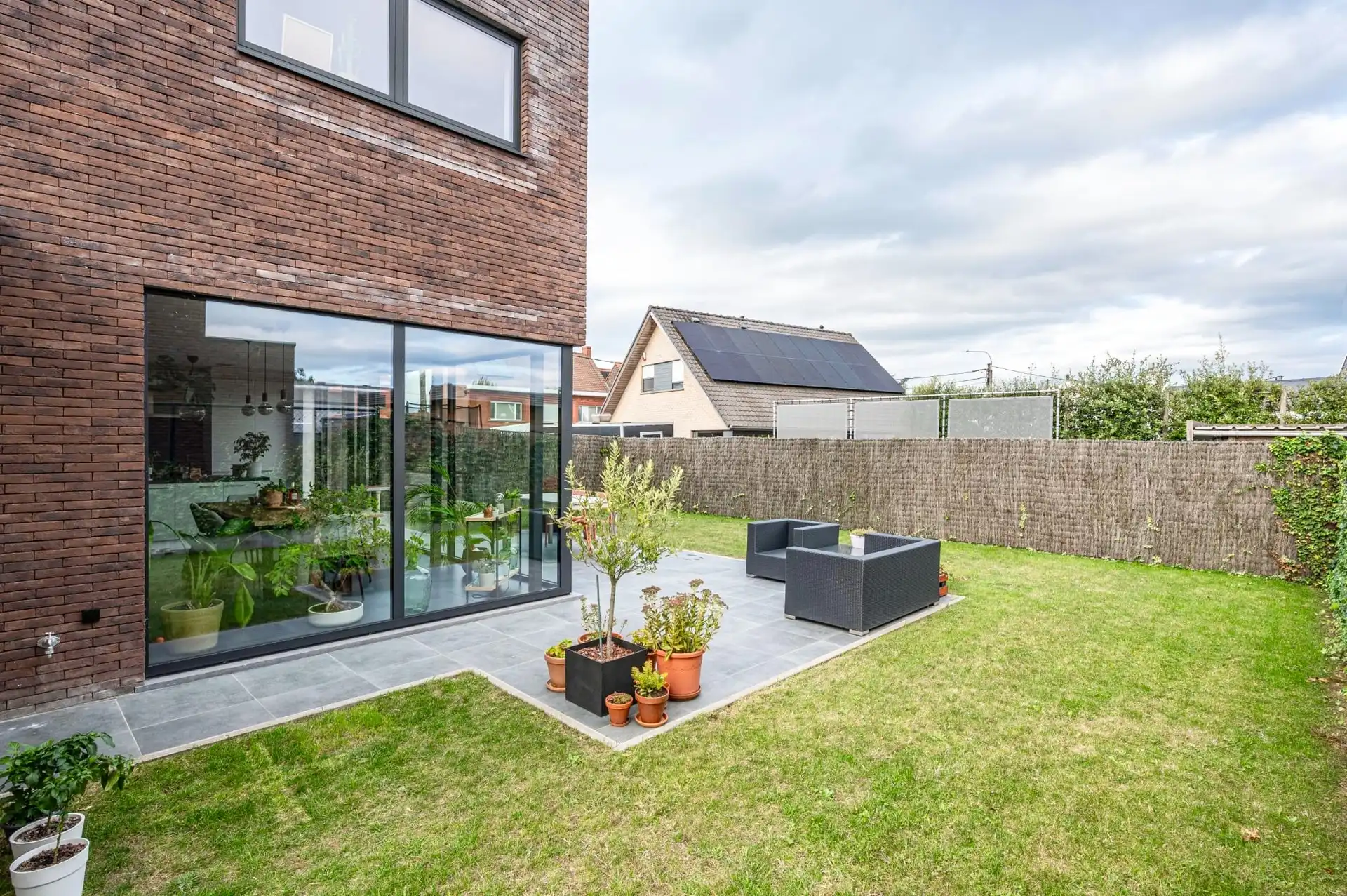 HALFOPEN BEN-WONING OP 323 M² foto 7