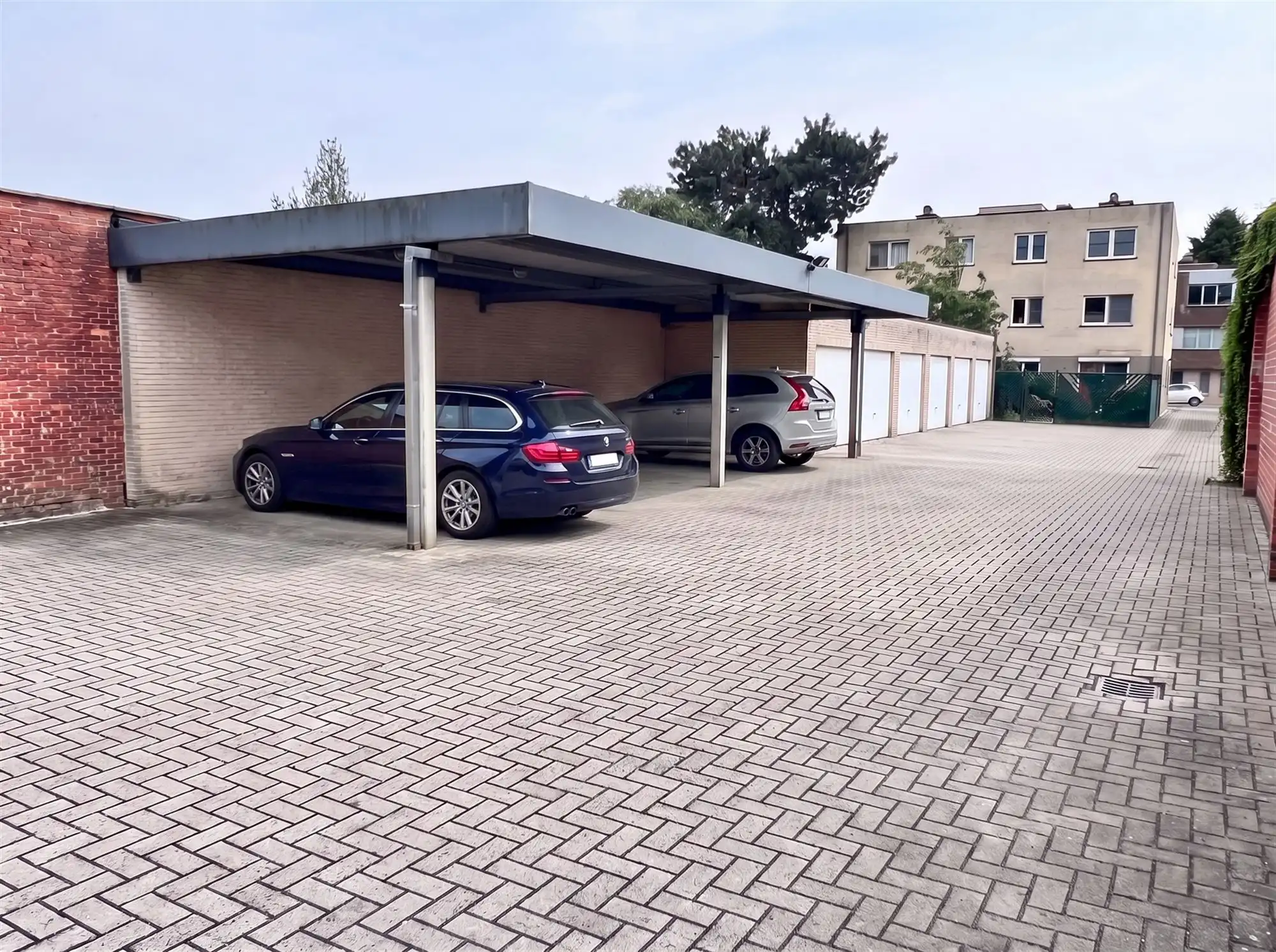 1-slaapkamerappartement met terras en autostaanplaats foto 15