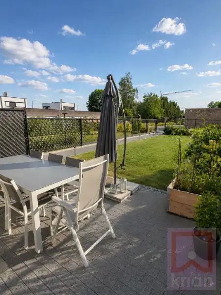 Volledig instapklaar gelijkvloers appartement met 2 slaapkamers, ruime tuin én garagebox foto 16