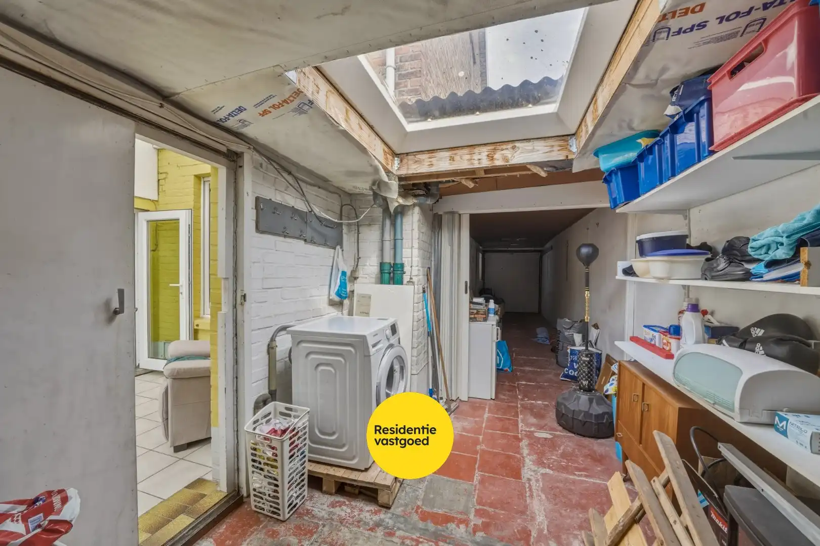 Ruime gezinswoning met tuin en garage nabij centrum Oudenburg foto 11
