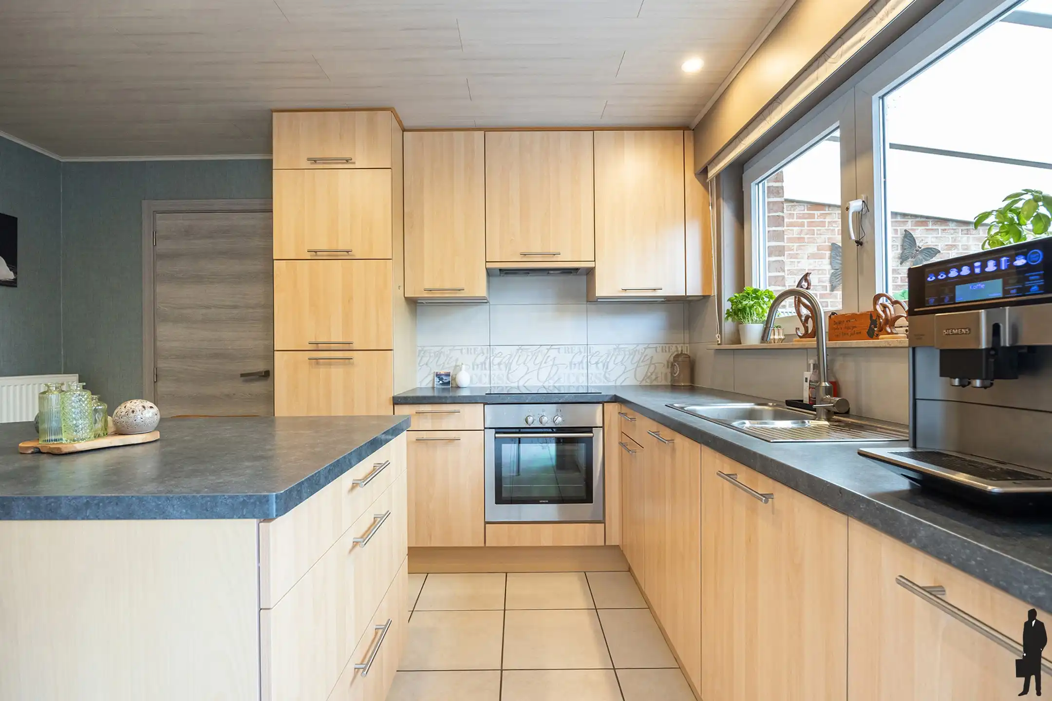 Instapklare gezinswoning met 3 slpk, tuin, garage & carport  foto 6