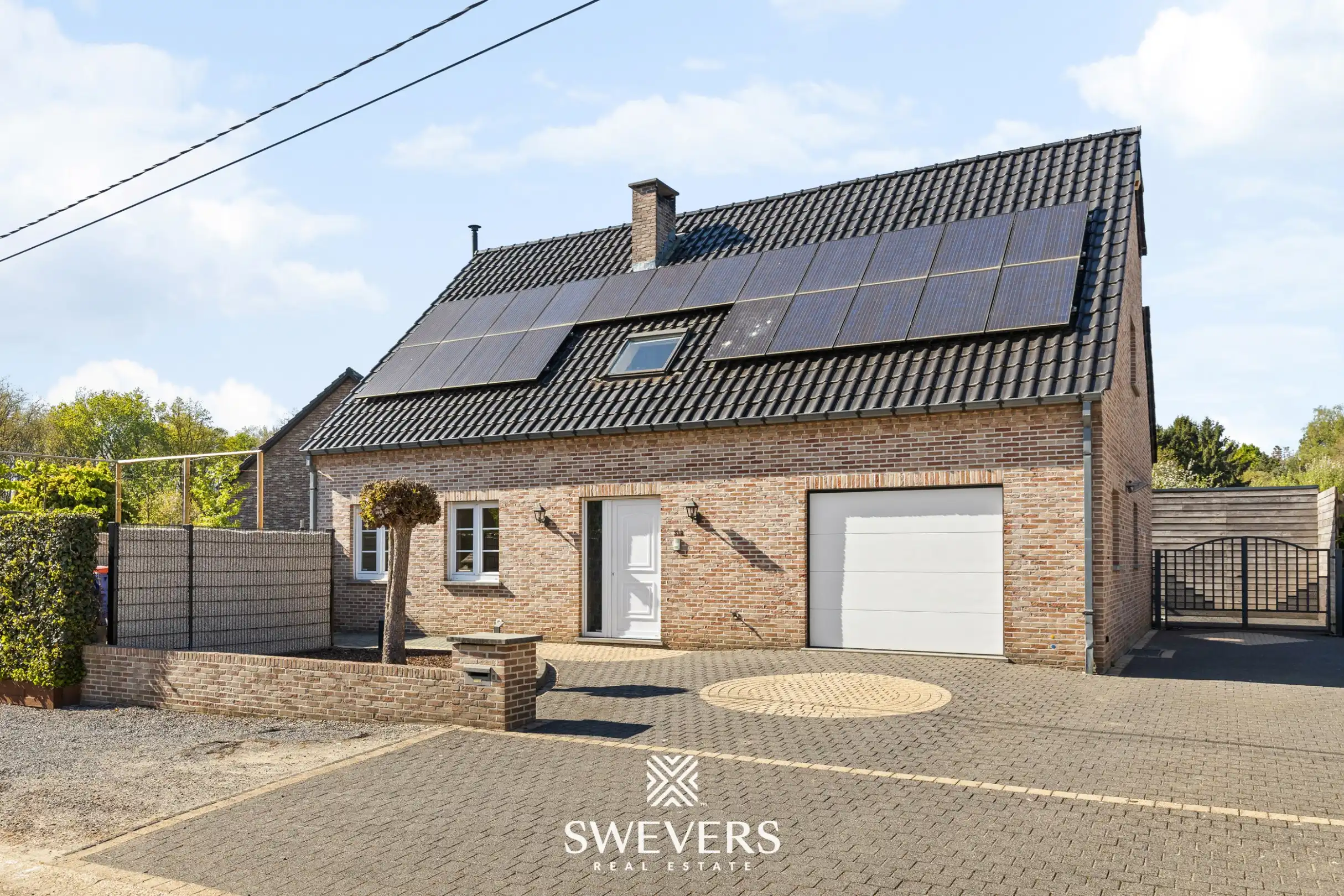 Instapklare woning met prachtig aangelegde tuin en bijgebouw in Helchteren foto 2