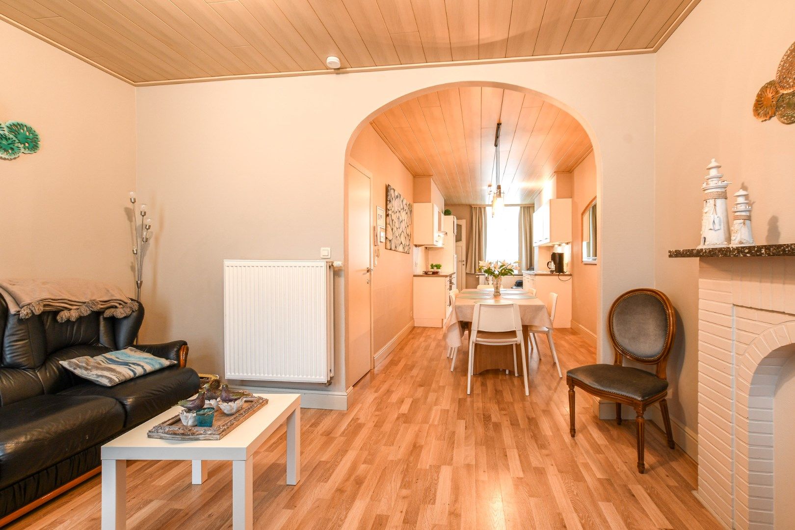 Opbrengsteigendom met 2 ruime appartementen en handelszaak op toplocatie! foto 17