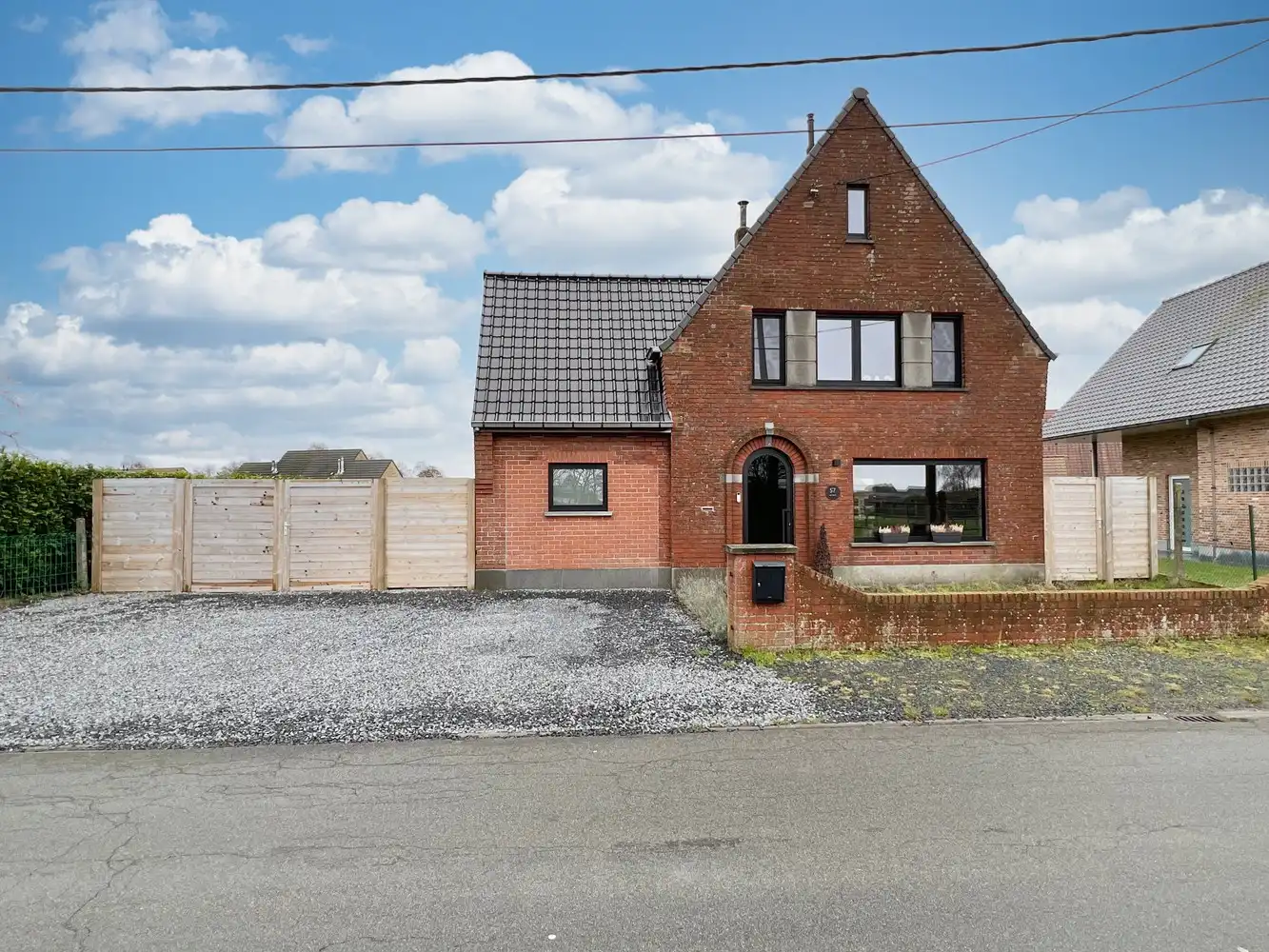 Alleenstaande, karaktervolle woning met zonnige tuin foto {{pictureIndex}}