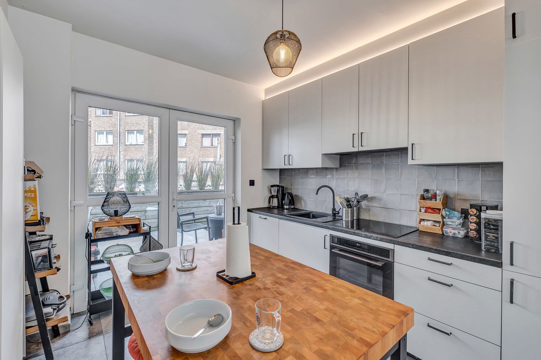 Volledig gerenoveerde bel-etage met ruime garage en terras foto 7