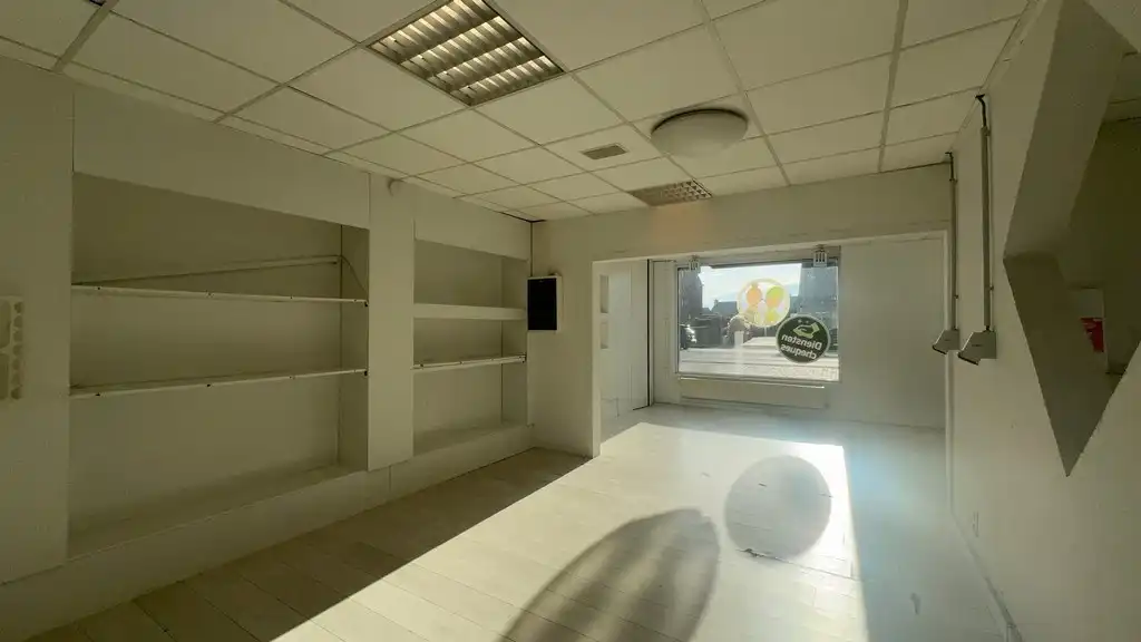 Commercieel gelegen handelspand te koop in Deinze (Astene) foto 3