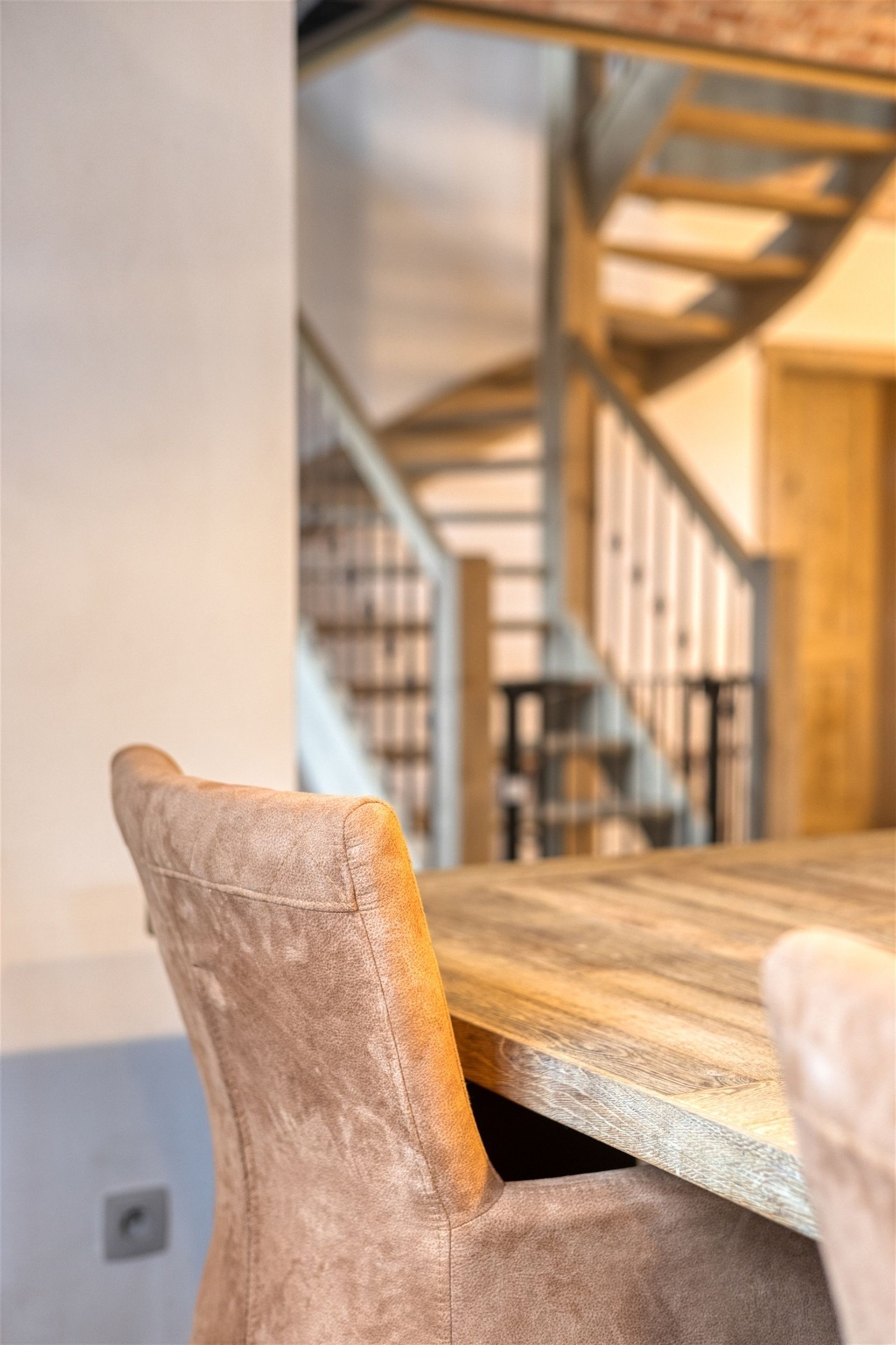 Volledige gerenoveerde woning met loods foto 13