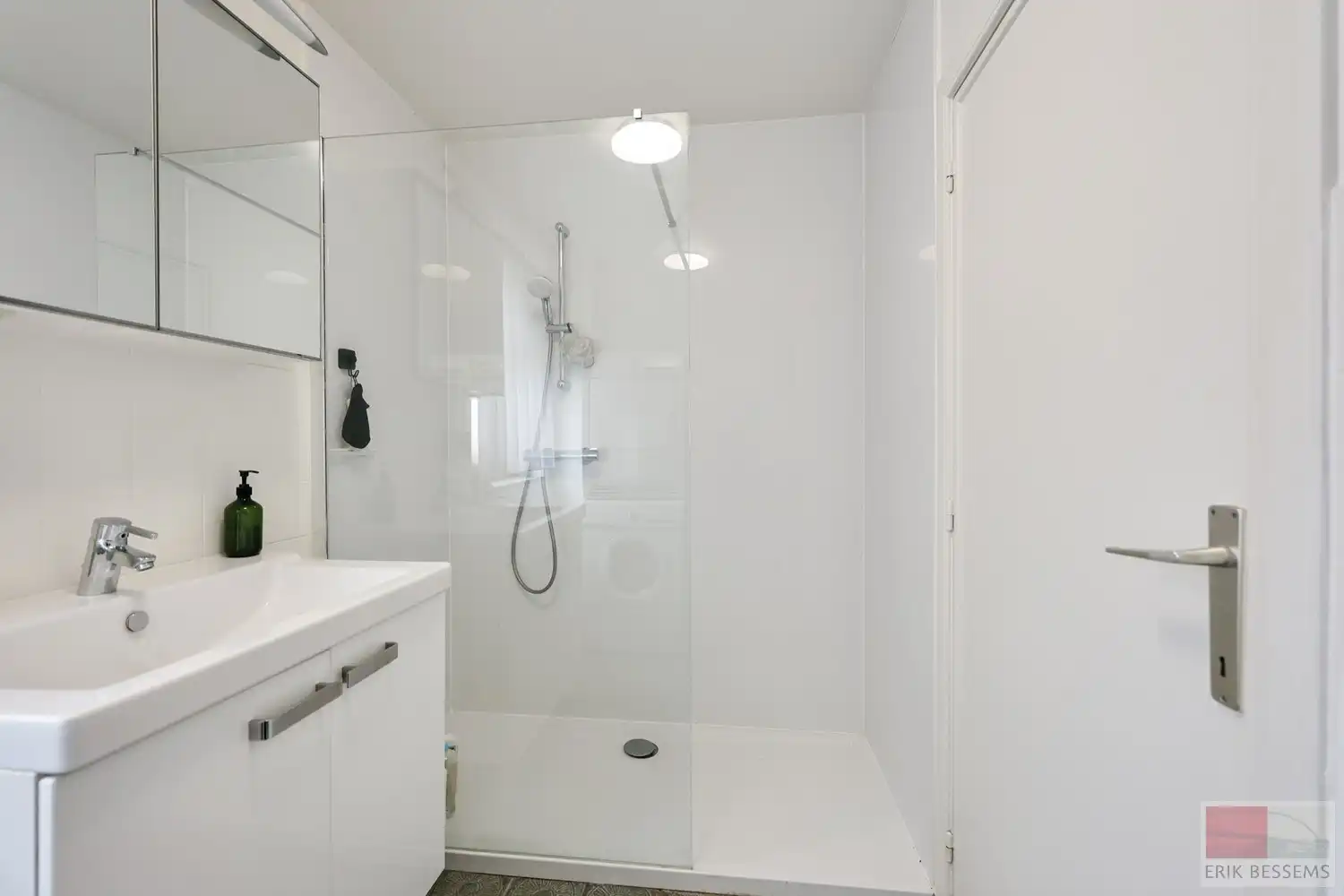 Investeerders opgelet! BUITENKANS - Zeer goed onderhouden opbrengsteigendom met 3 verhuurde entiteiten foto 16