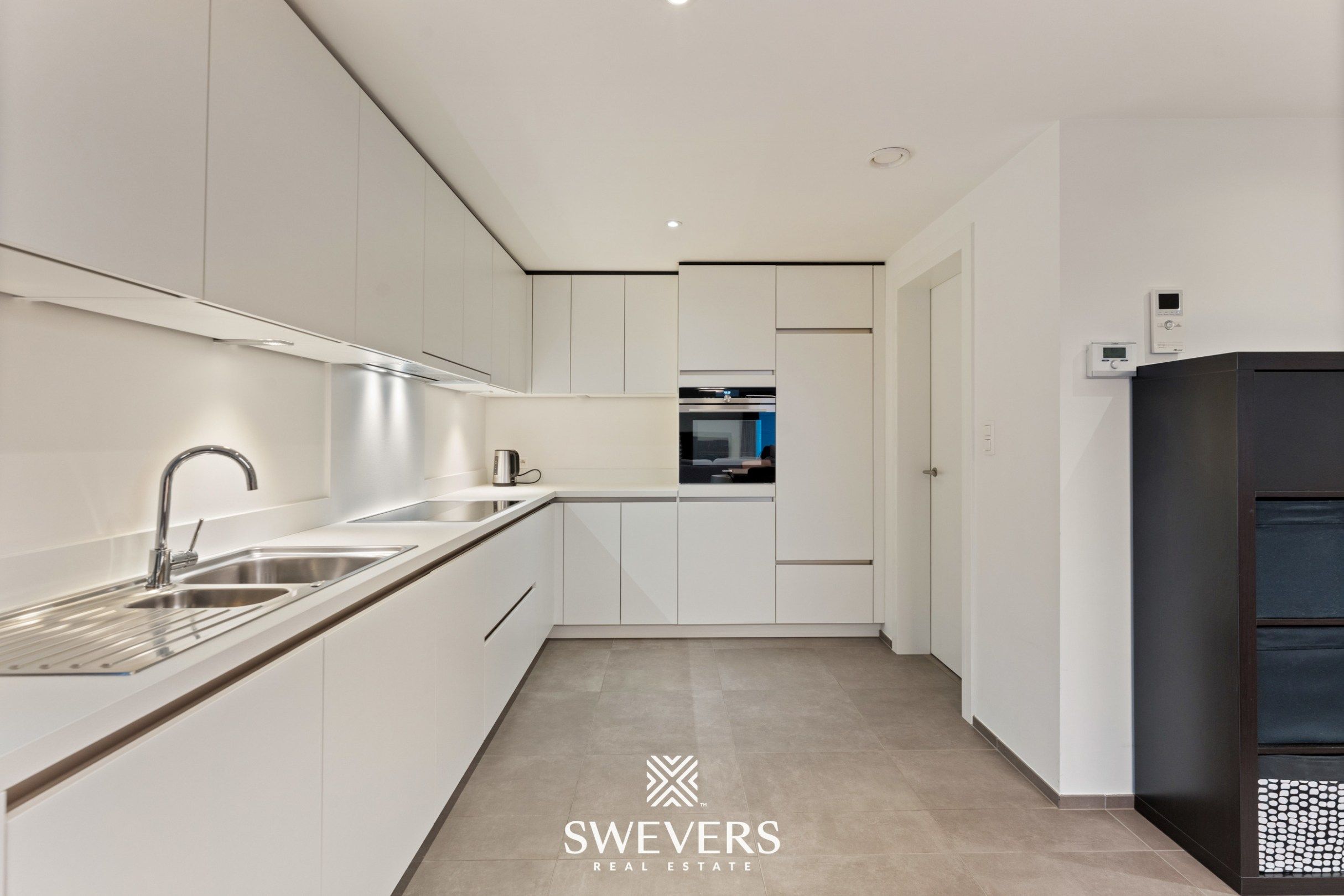 Instapklaar, volledig gerenoveerd appartement met groot terras, airco en staanplaatsen in hartje Heusden-Zolder foto 16