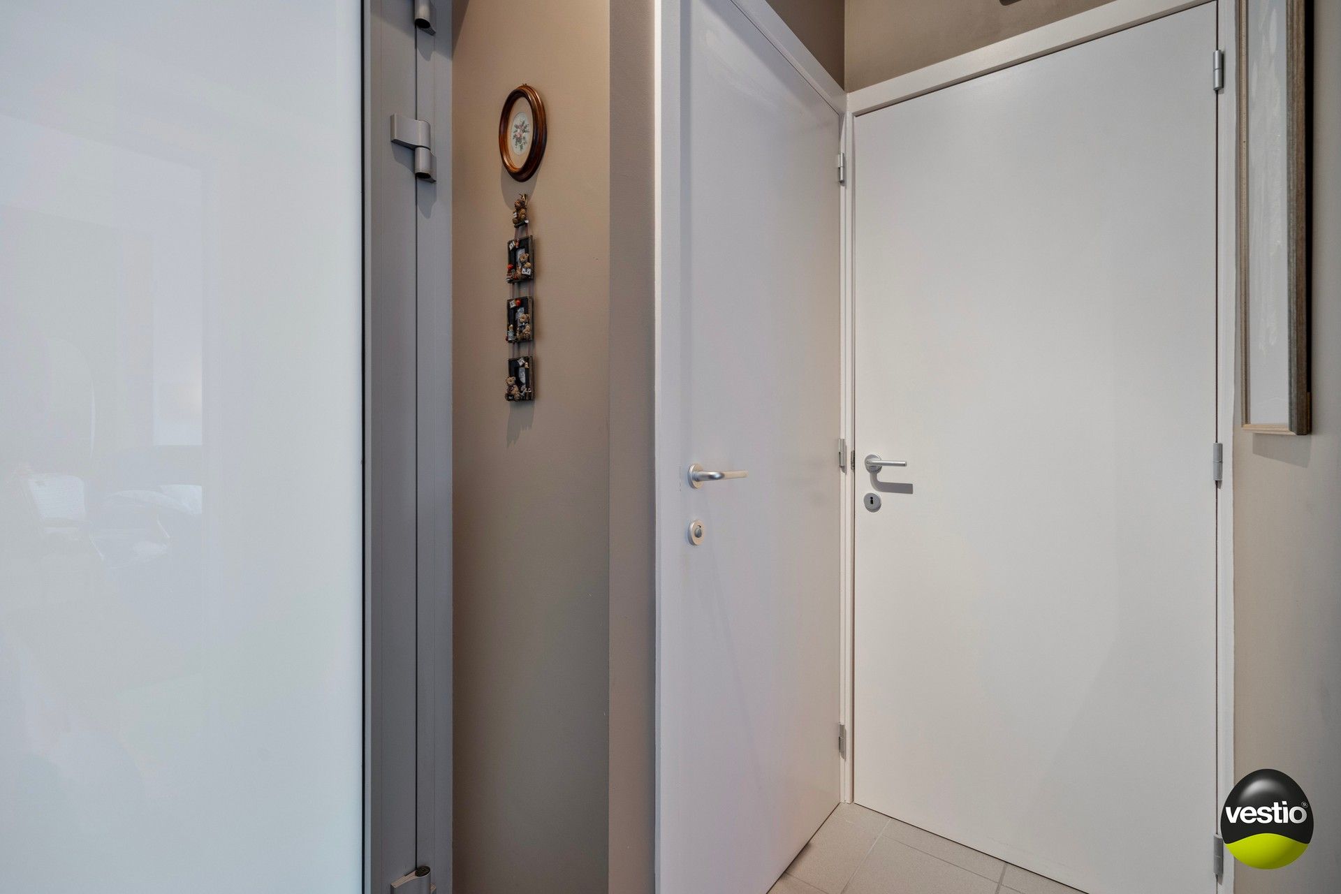 Tof, instapklaar dakappartement met 2 slaapkamers, zonneterras en parking! foto 9