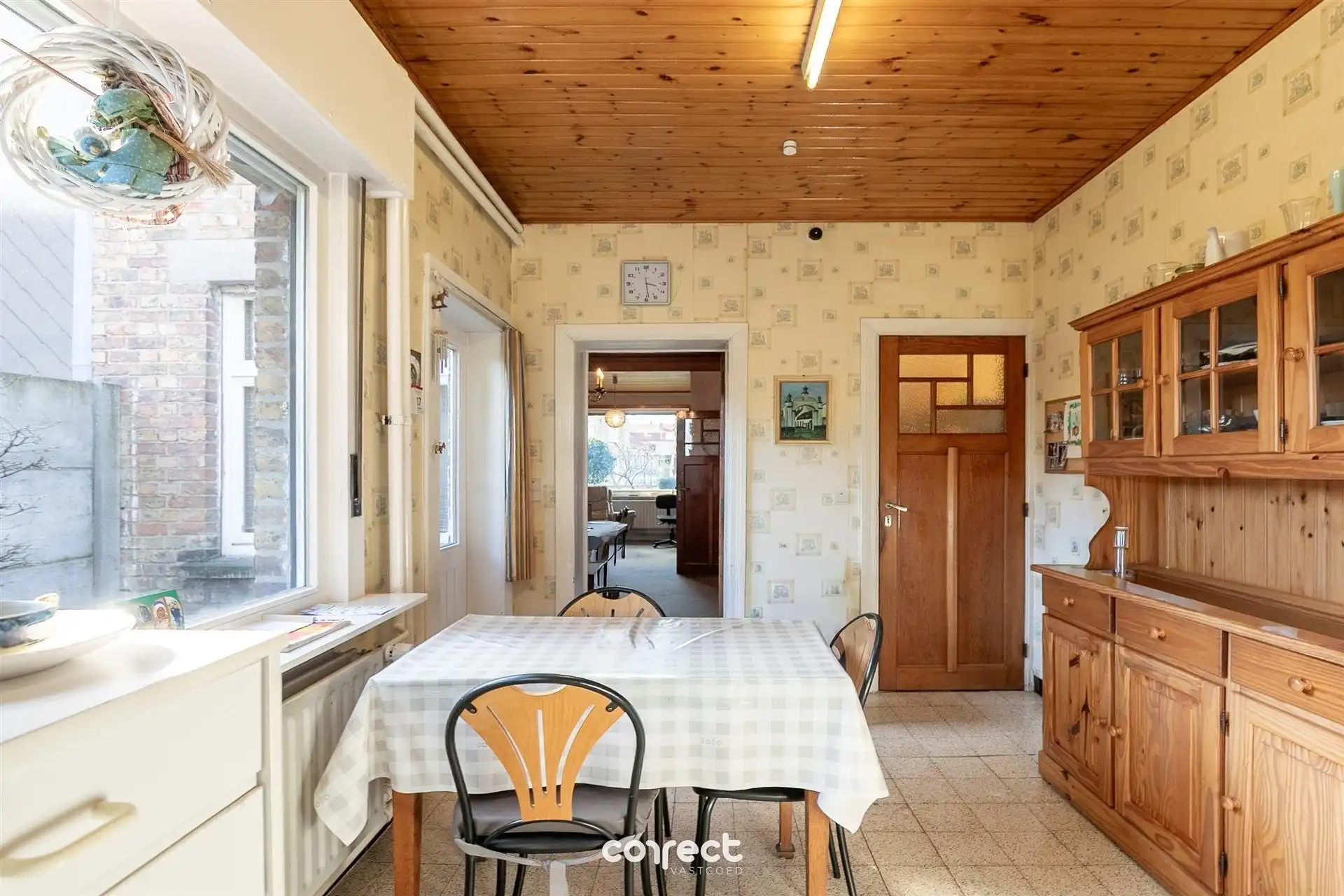 Te renoveren, charmante woning op een mooi perceel. foto 5