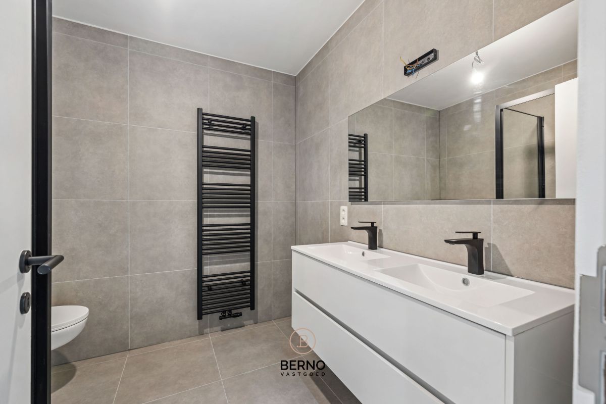 Prachtige (ver)nieuwbouw met autostaanplaats vlakbij de 'Heide' foto 13