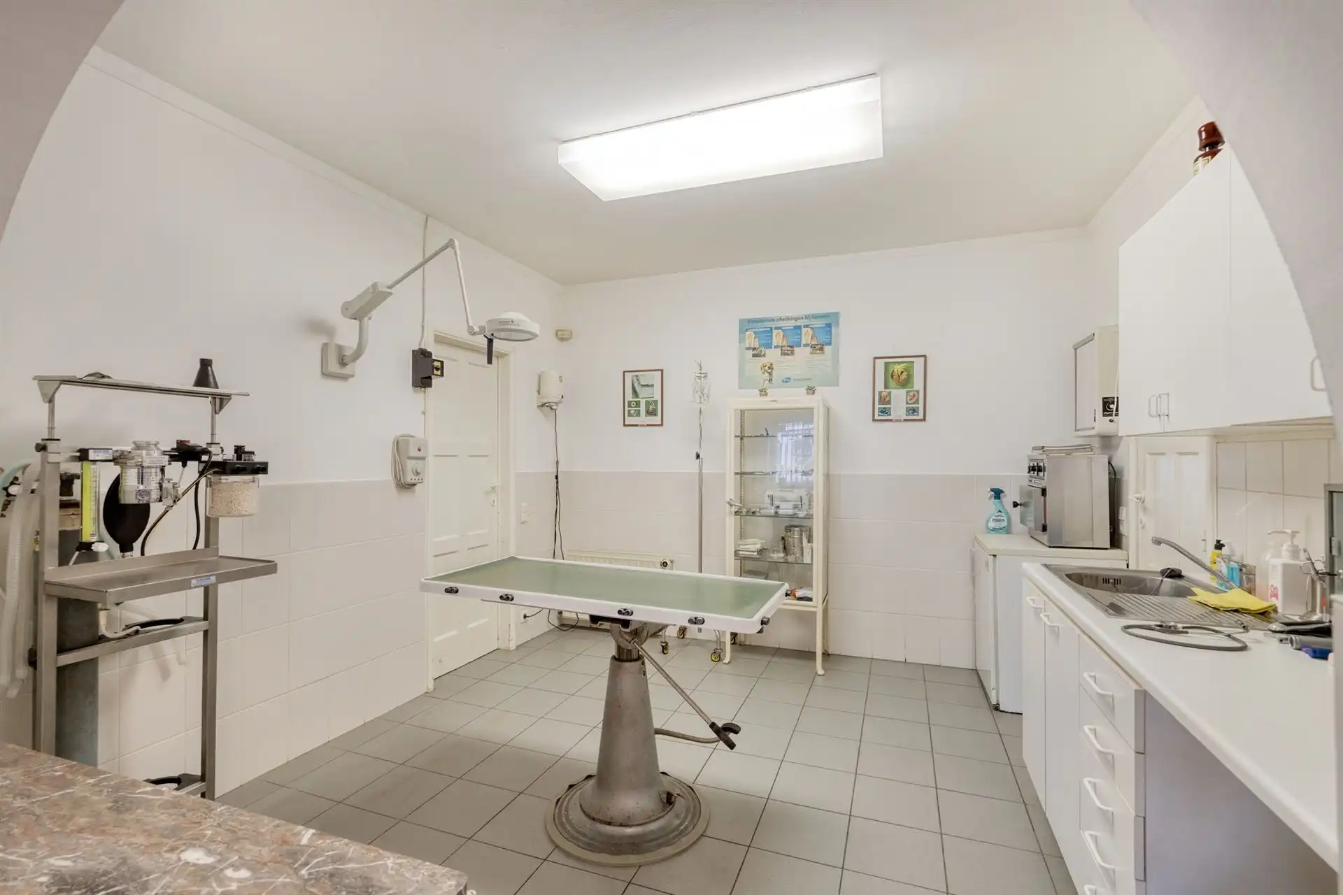 Eigendom, ideaal voor vrij beroep, gelegen op drukste steenweg van Overijse, AAA-locatie foto 3