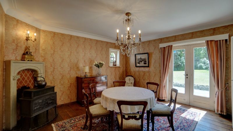 Kasteelvilla met bijgebouw op uniek domein 1 hectare 71 are met grote vijver foto 22