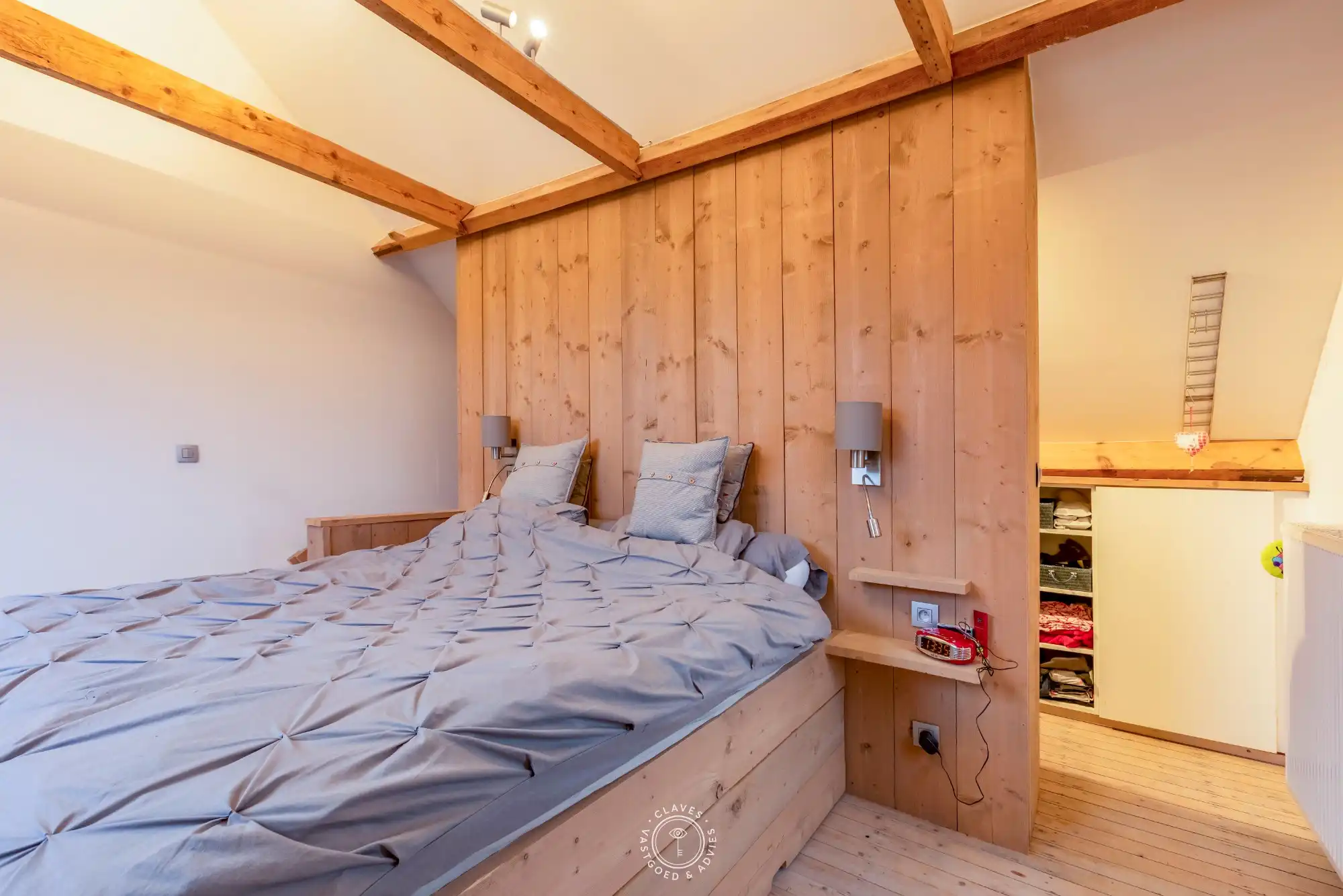 Charmante halfopen bebouwing met open zicht op achterliggende velden foto 20