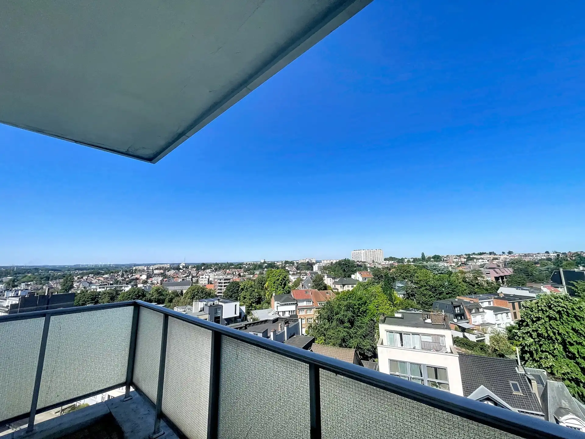Gerenoveerd appartement met 1 slaapkamer in Brugmann! foto 10