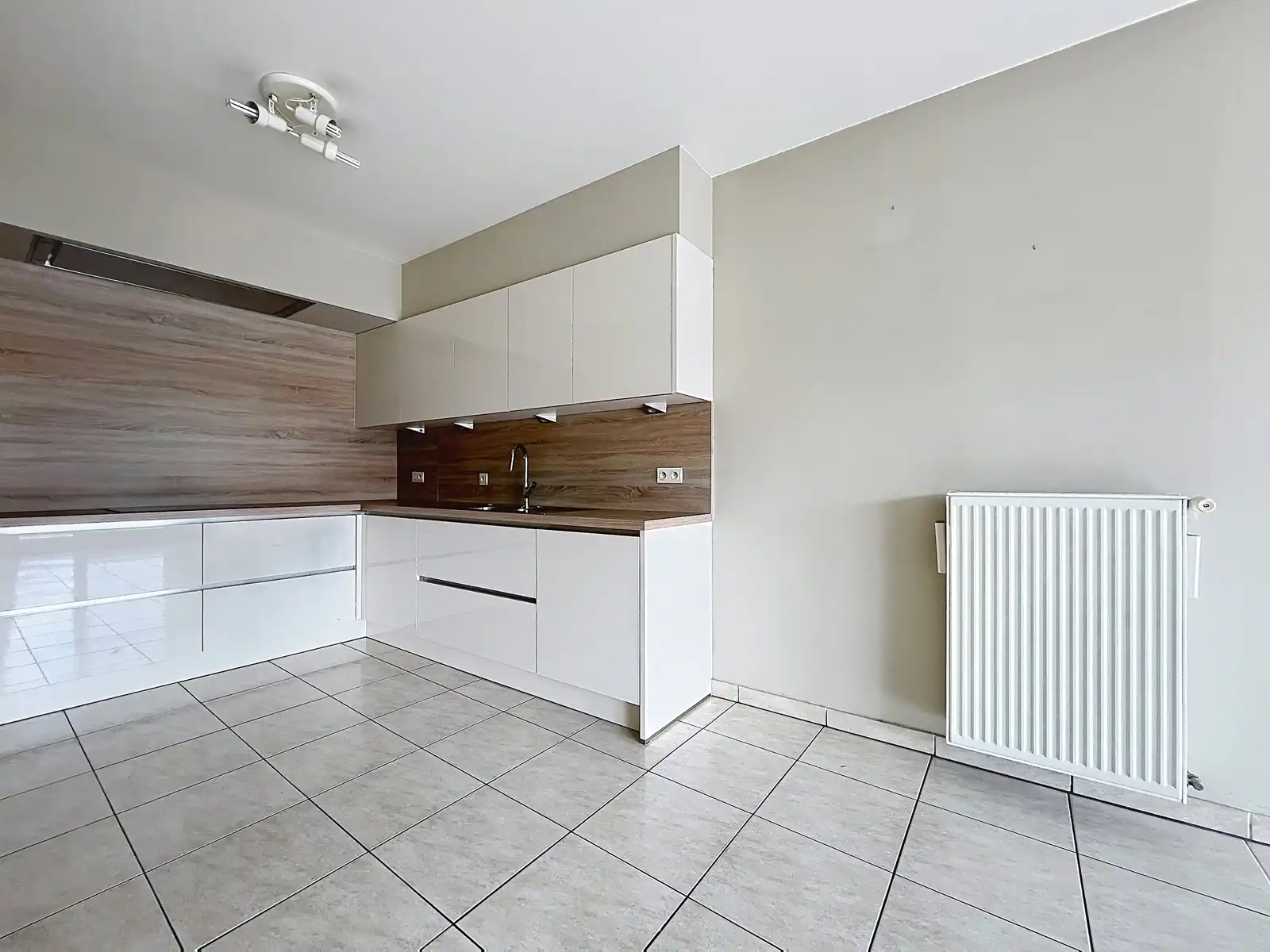 App met 2 slpks - terras - kelder én garagebox foto 7