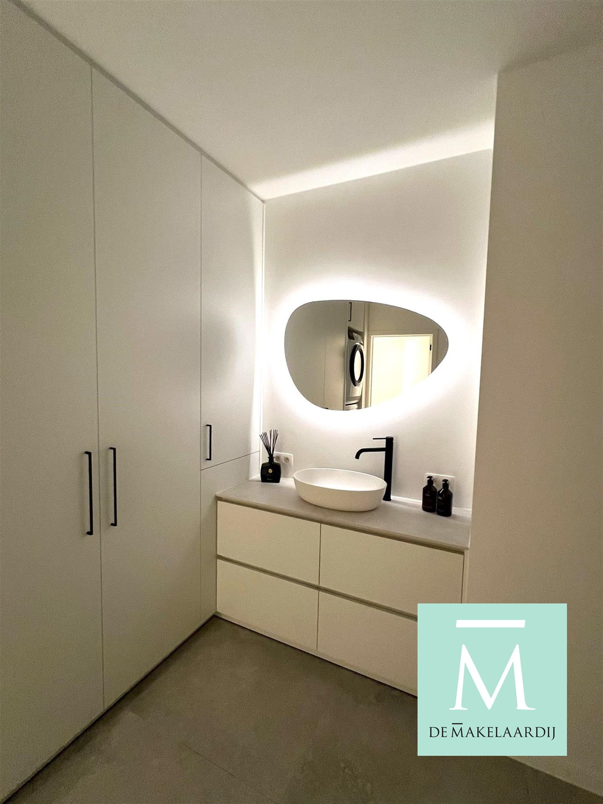 Super gezellig nieuwbouwappartement met 2 slaapkamers en groot terras op toplocatie! foto 6