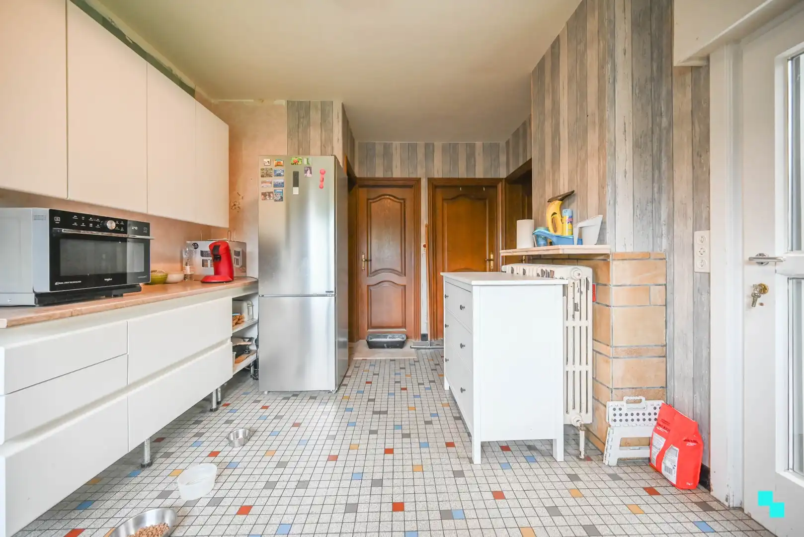 Alleenstaande woonst met atelier/loods foto 8