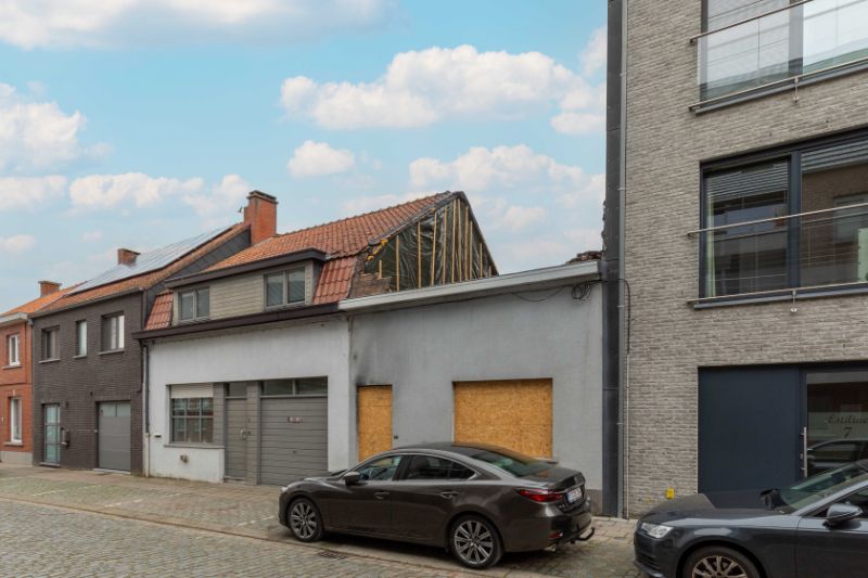 Oostnieuwkerke-Centrum. Uitstekend gelegen te vernieuwen woning met garage en aantrekkelijke tuin. 3 slaapkamer + polyvalente ruimte. Achterbouw vernieuwd. foto 15