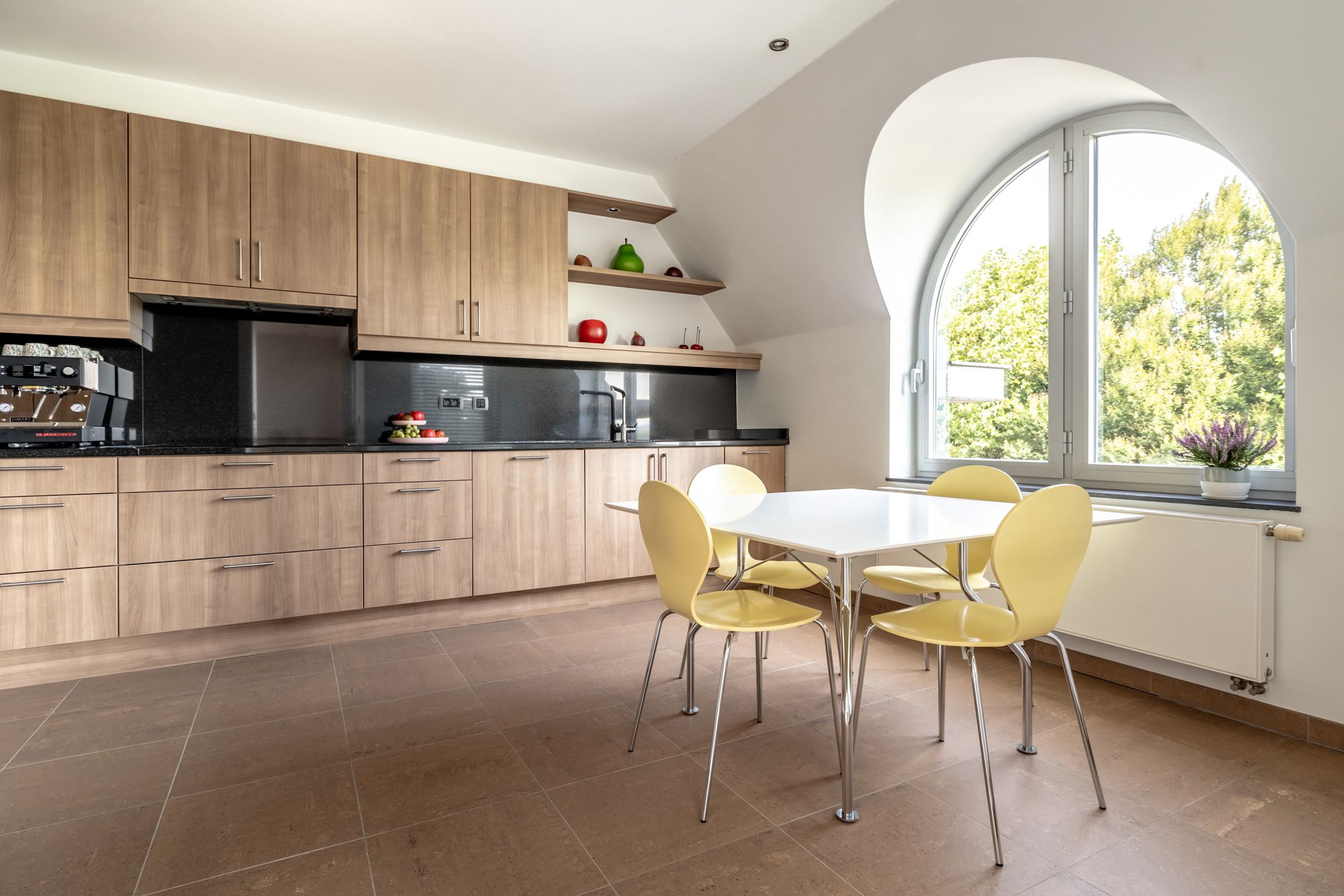 Ruim duplex-penthouse met 4 slpk, 2 (dak) terrassen en vrij uitzicht te Hoogstraten! foto 14