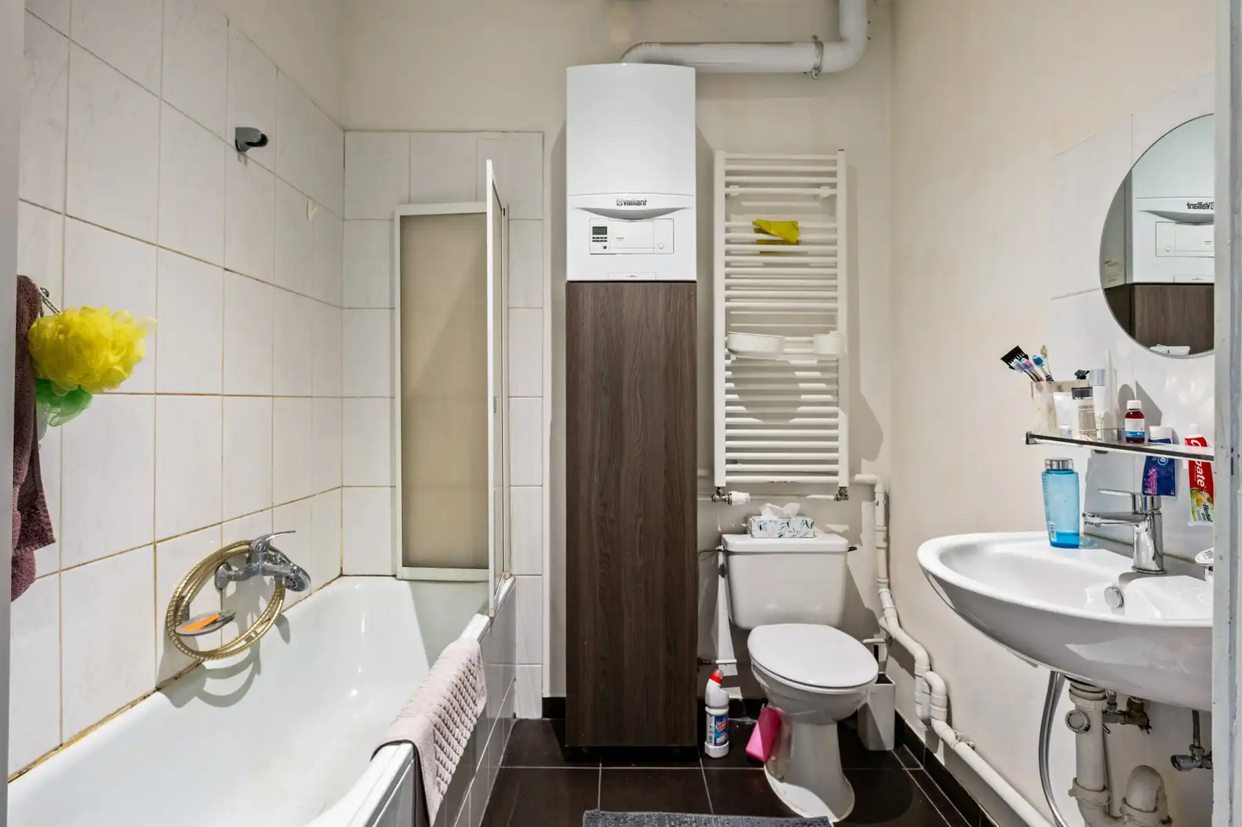 Opbrengsteigendom met garages en appartement foto 13