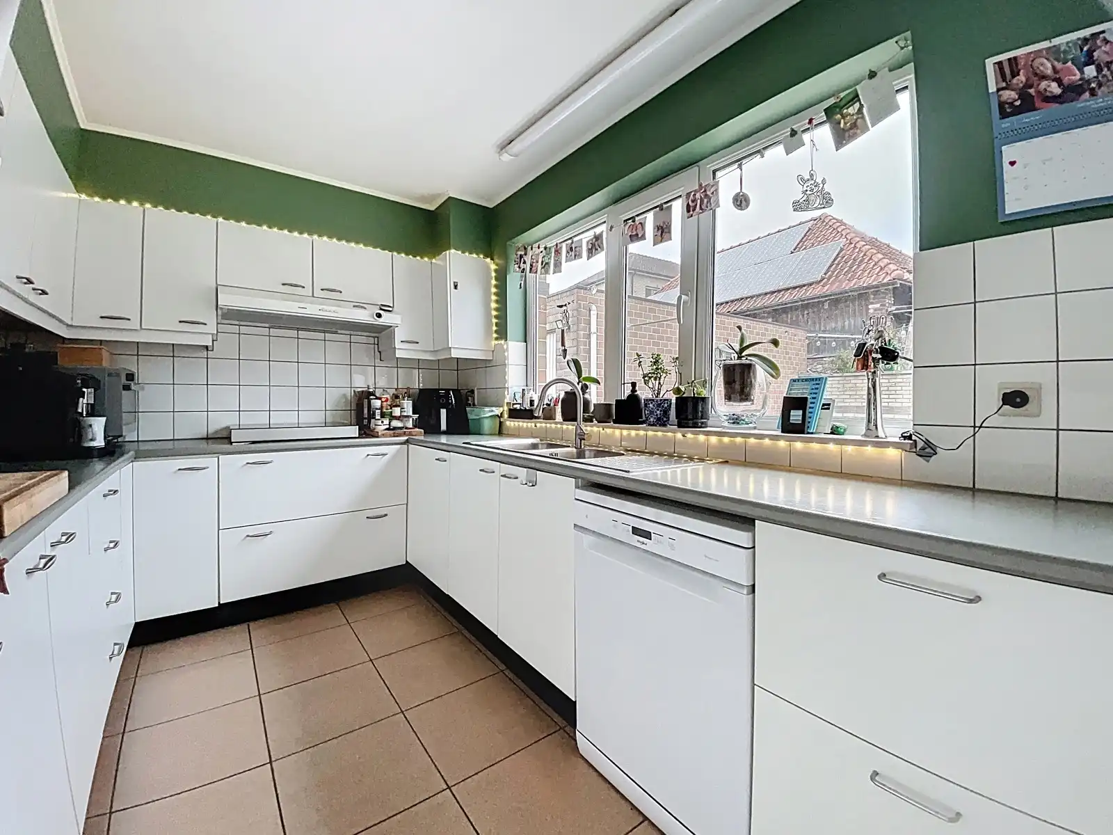 Halfopen woning met 3 slpks, terras en garage, €980/maand. foto 11