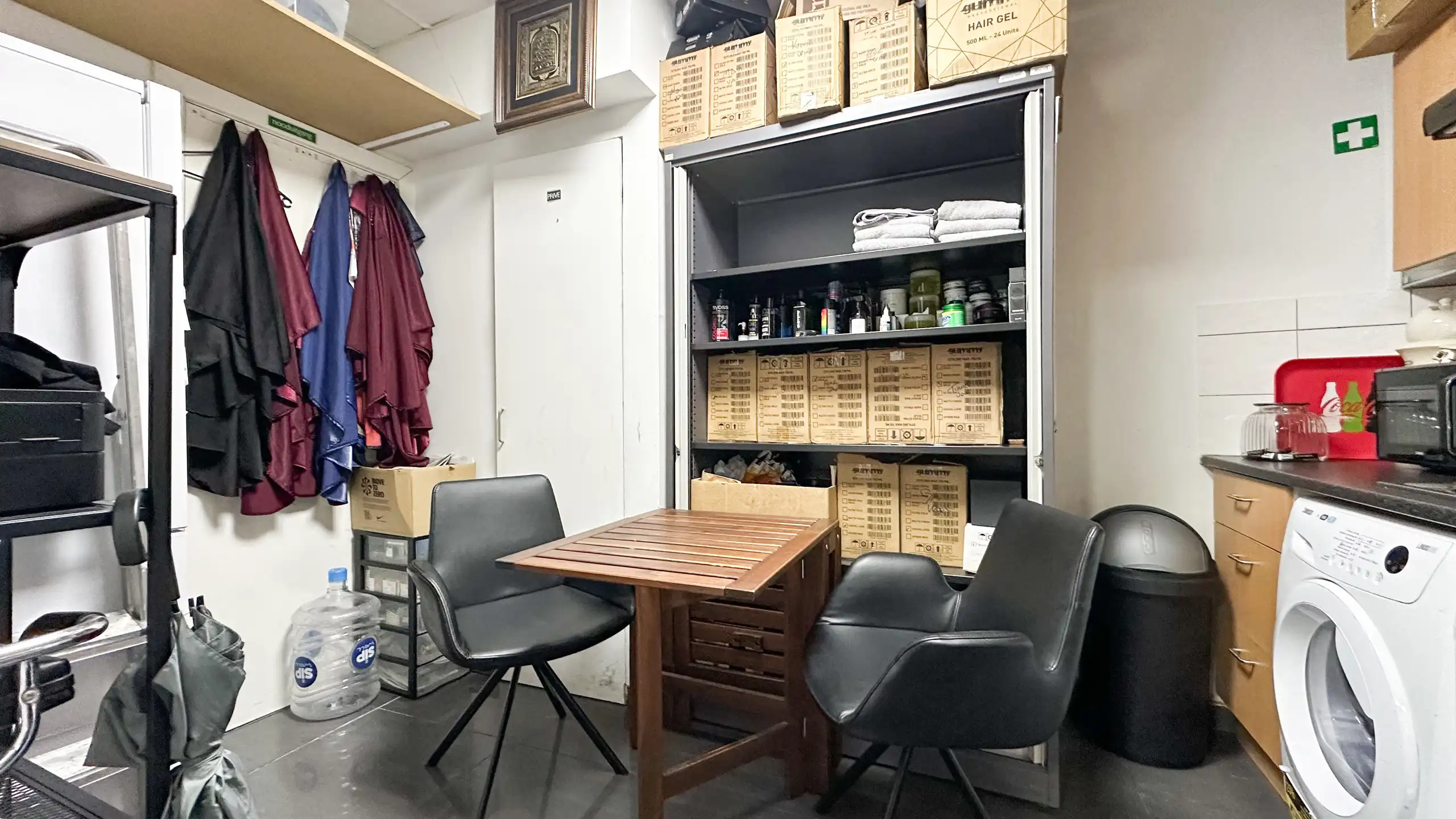 Vernieuwde Kapperszaak op topligging in het Hart van Diest! foto 15