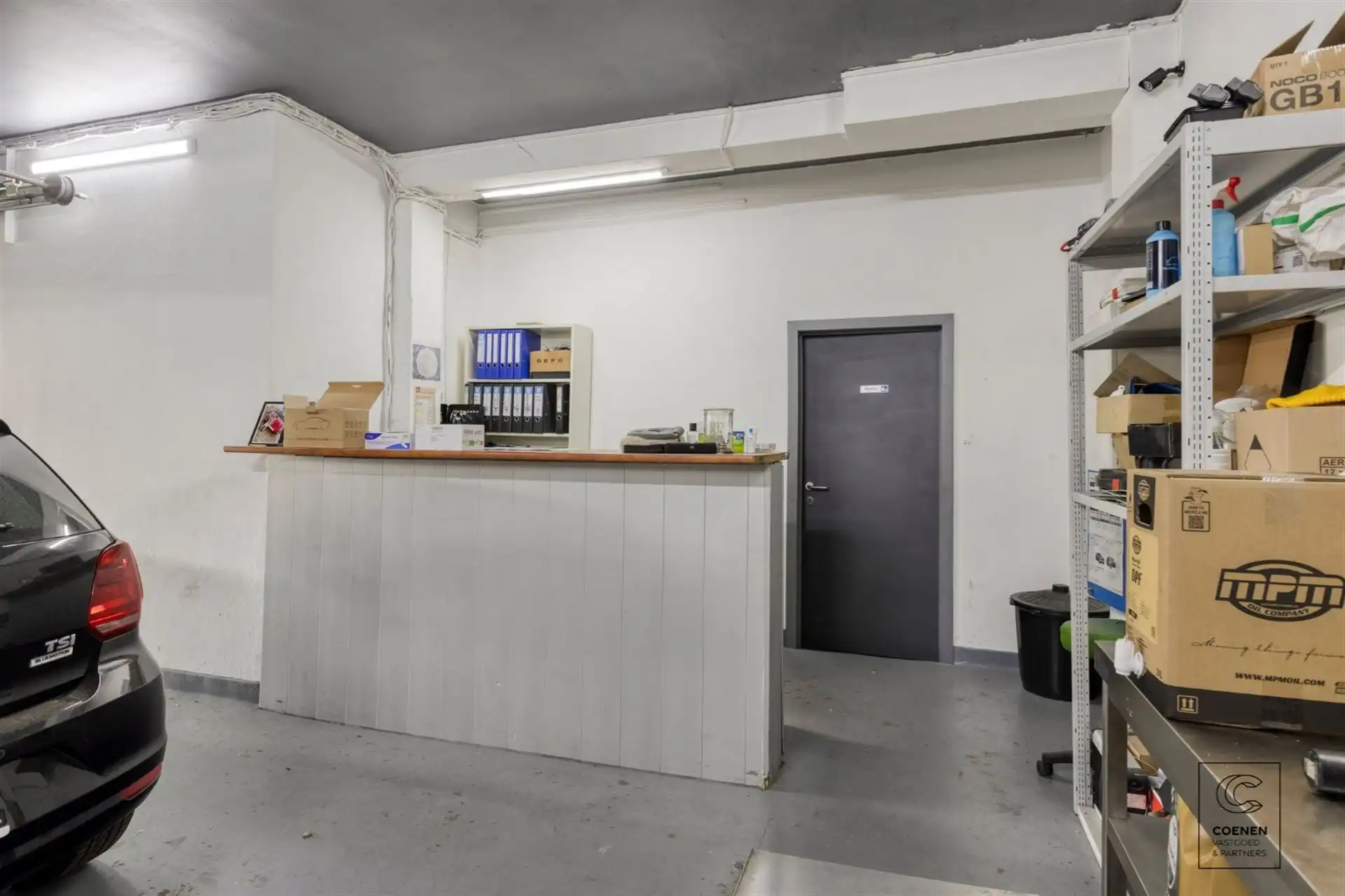 Commercieel pand/garage op uitstekende locatie te Deurne! foto 6