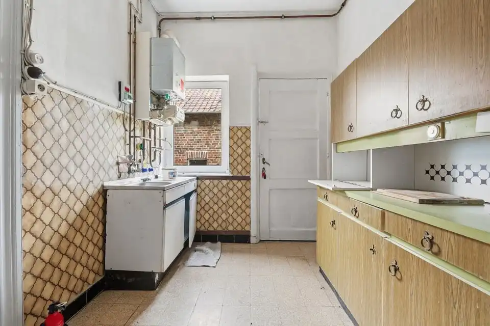 VOLLEDIG TE RENOVEREN WONING IN HEERS foto 12