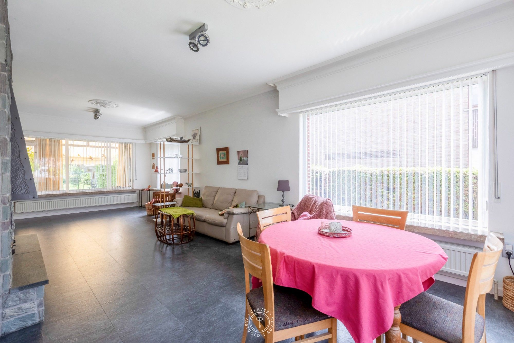 Uiterst verzorgde bungalow met garage op een uitmuntende locatie foto 7