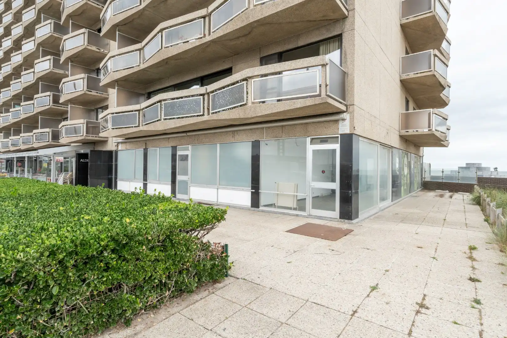 HANDELSPAND OP TOPLOCATIE MET GARAGE foto 7