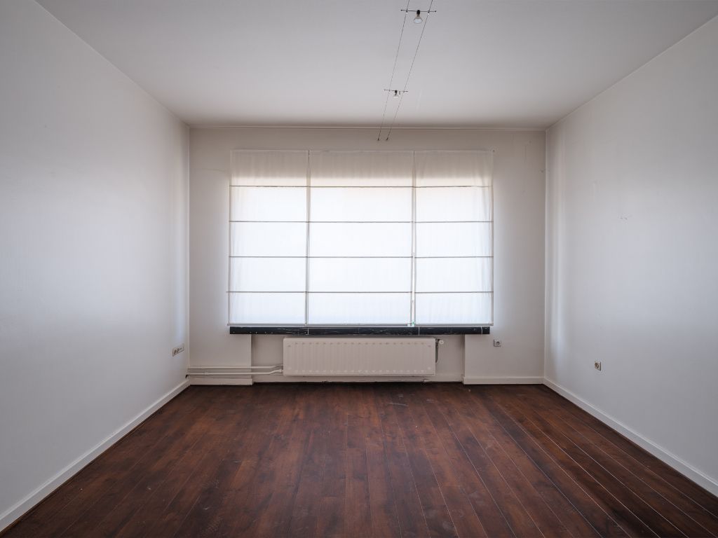 Voormalige dokterswoning met praktijkruimte en stadstuin foto 16