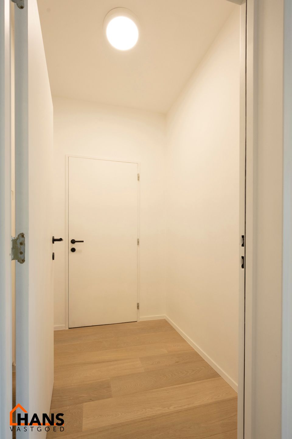 Gerenoveerd gelijkvloers appartement. foto 13
