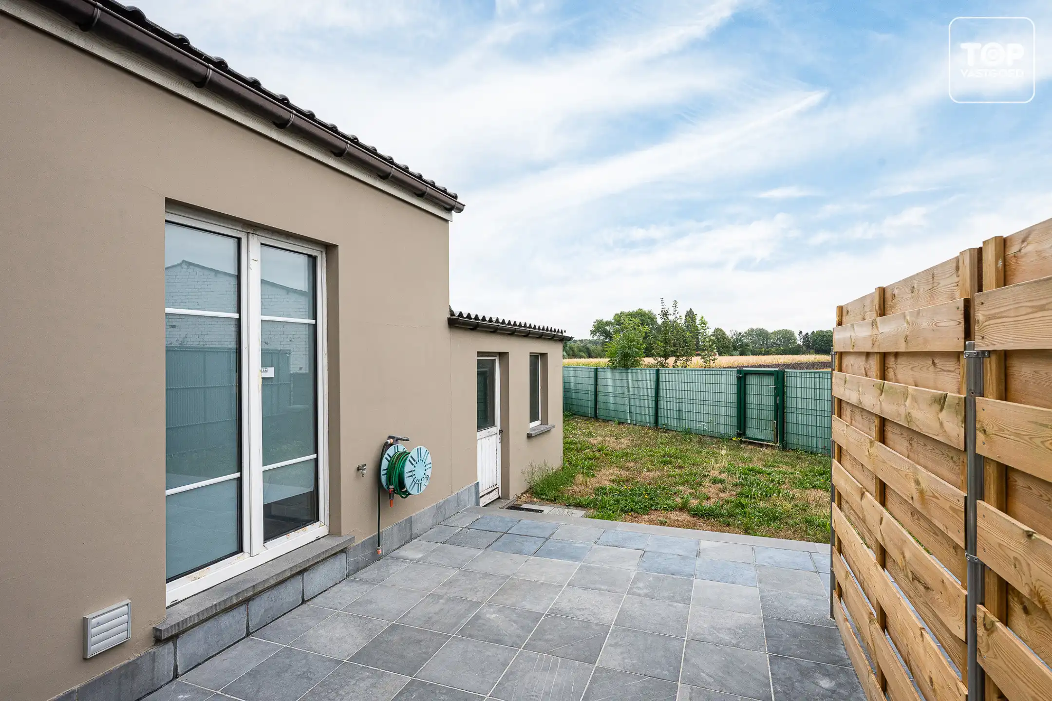 Instapklare gezinswoning met tuin en open zicht foto 25