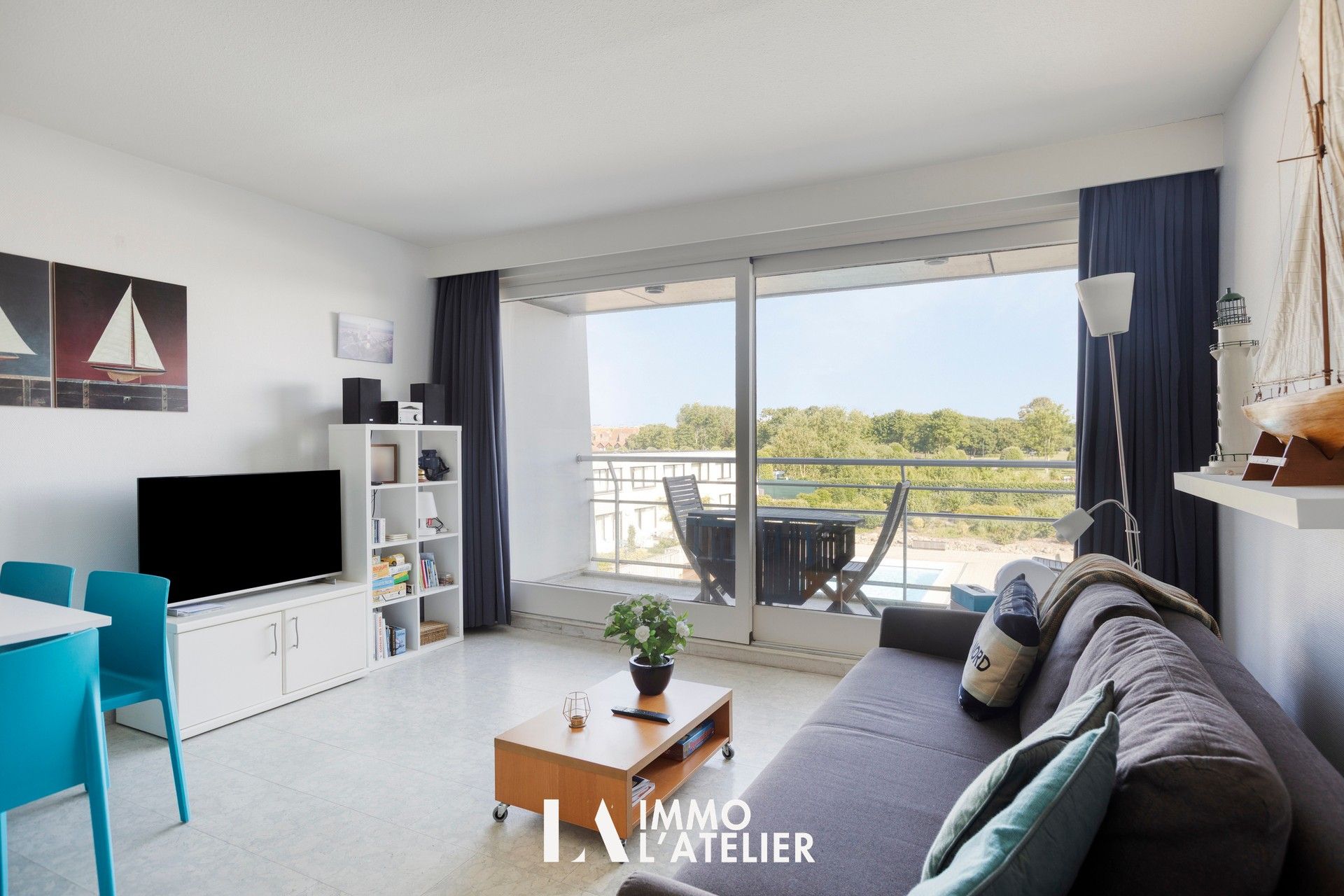 Studio met terras - zwembadzicht - parking en kelder inbegrepen. foto 4