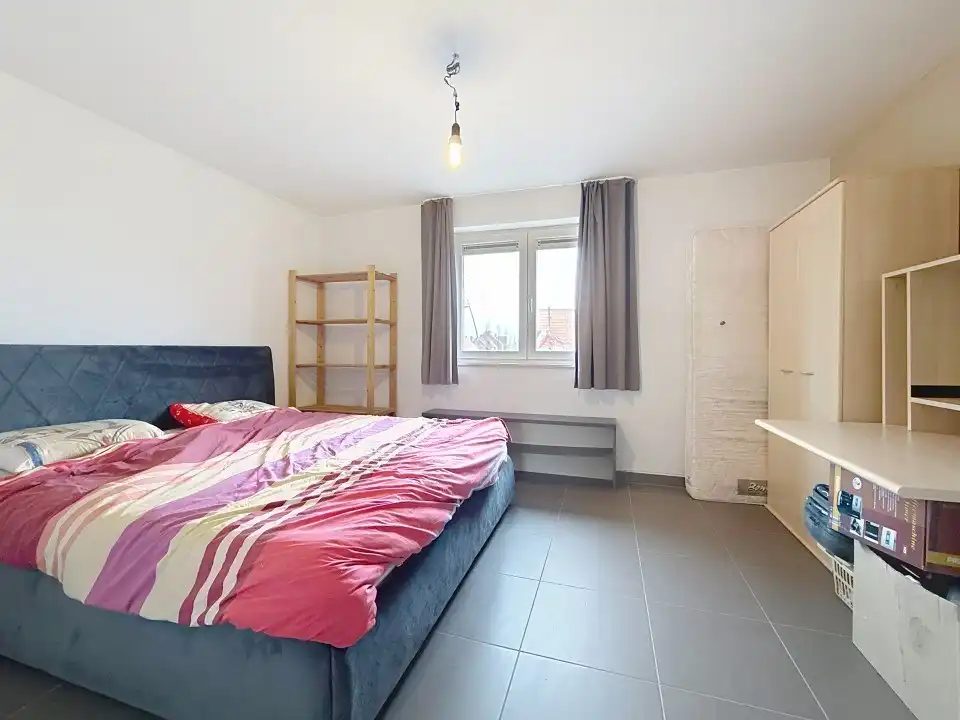 Half-open woning met 4 slaapkamers, tuin en garage in centrum van Zarren foto 4