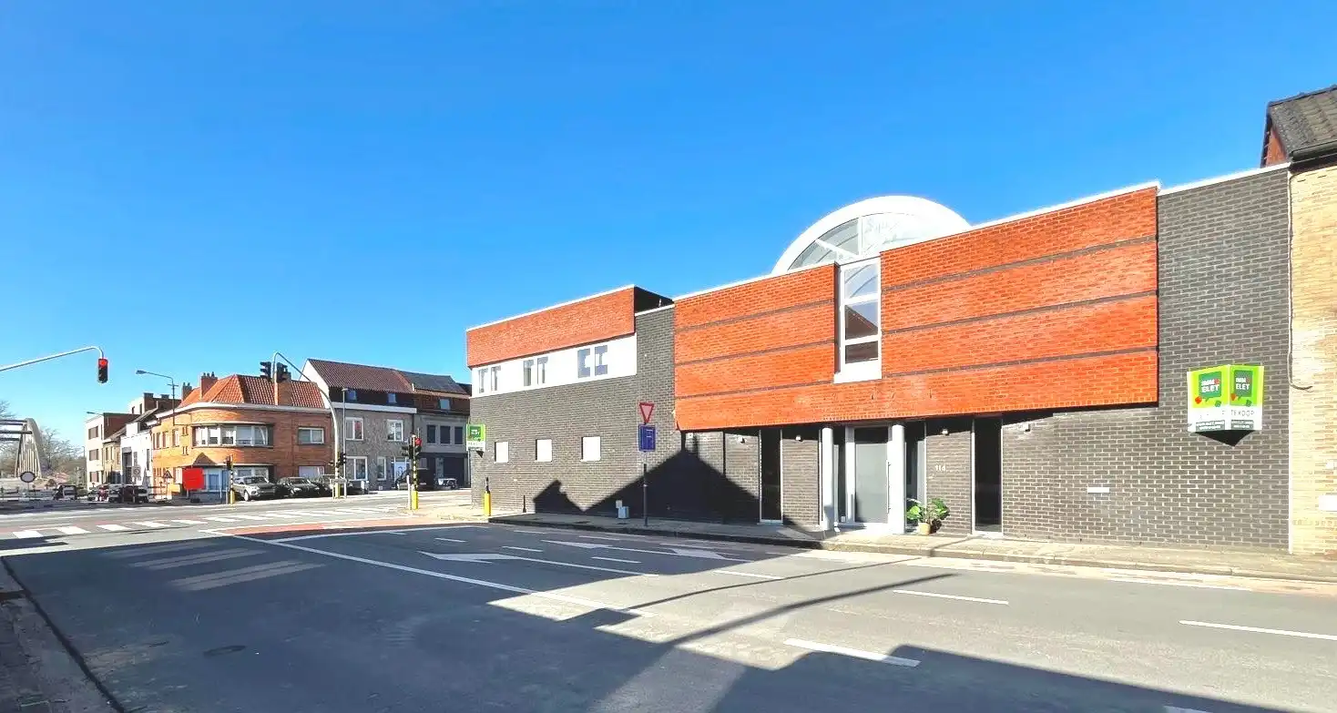 COMMERCIEEL GEBOUW - 214 M² BRUIKBARE RUIMTE foto 6