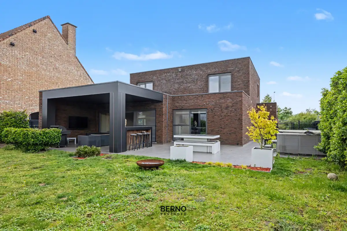Exclusieve en moderne villa met luxe afwerking foto 23