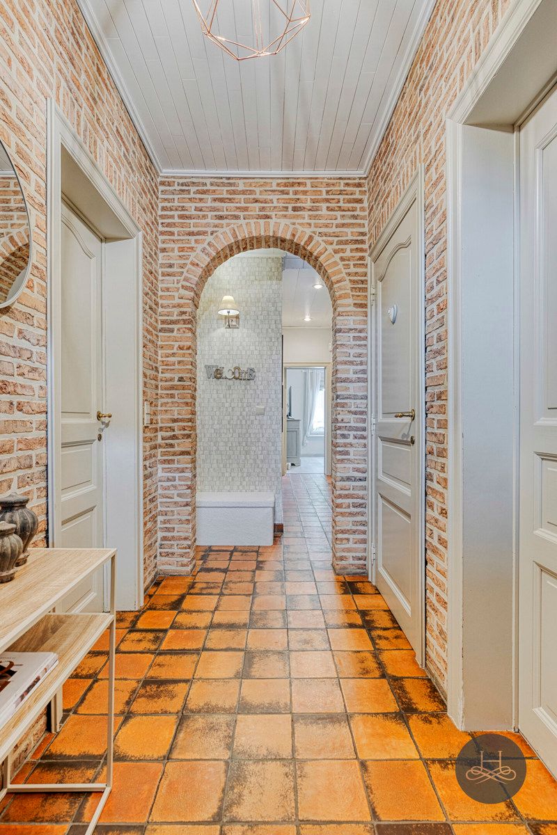 Gerenoveerde, unieke grote woning met ingerichte tuin foto 3
