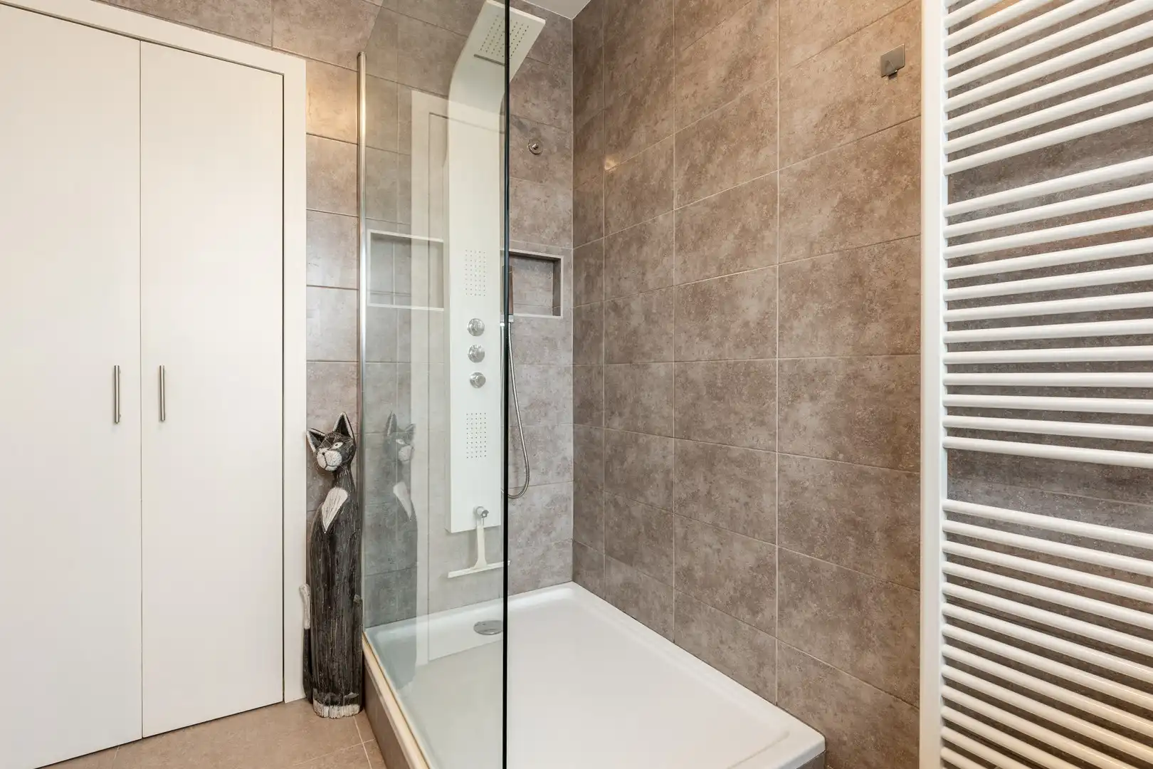 Instapklaar 2-slaapkamerappartement nabij parken & winkels in Wilrijk foto 12