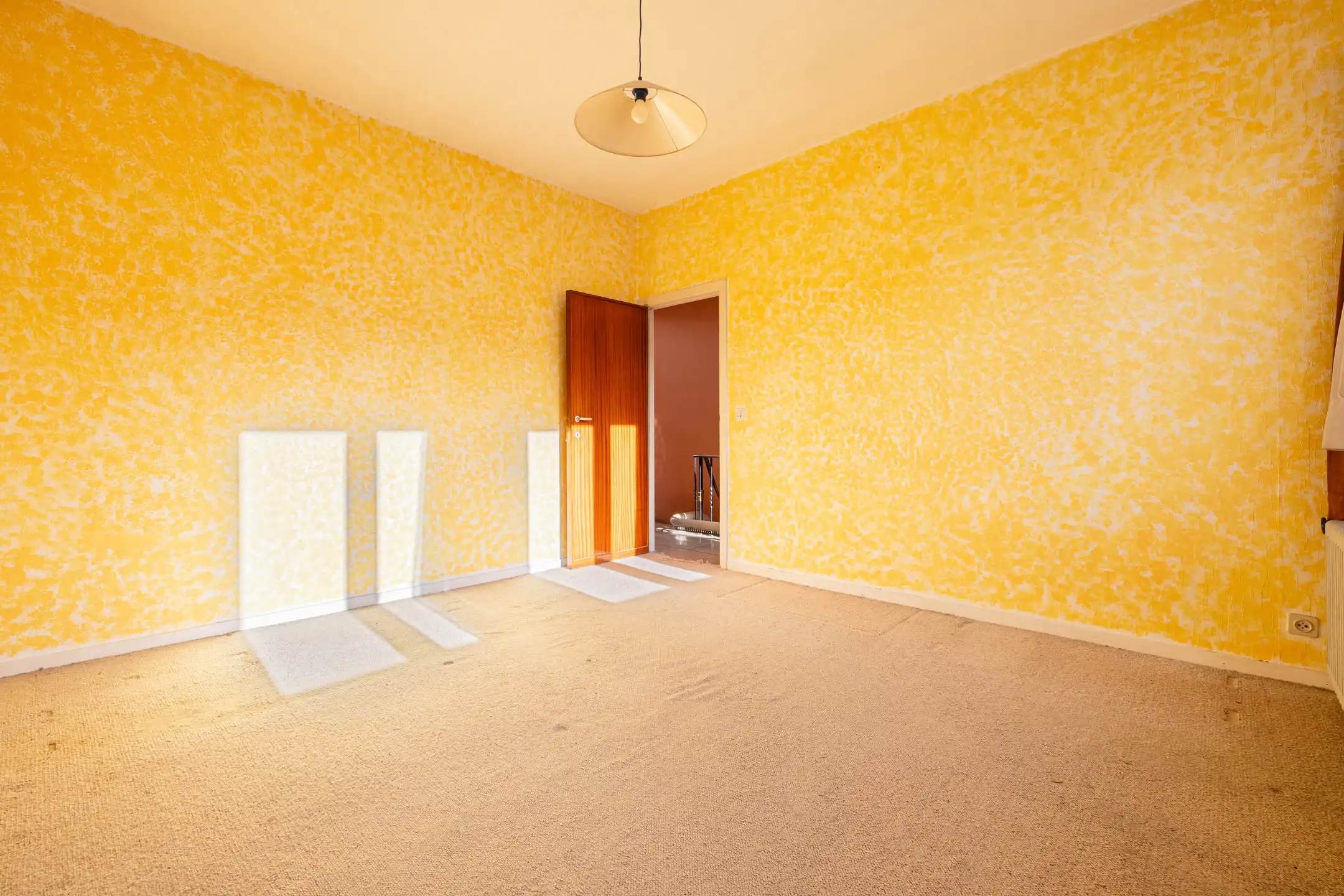 Huis met “mooie verdieping”: 2 slaapkamers + studeerkamer foto 12
