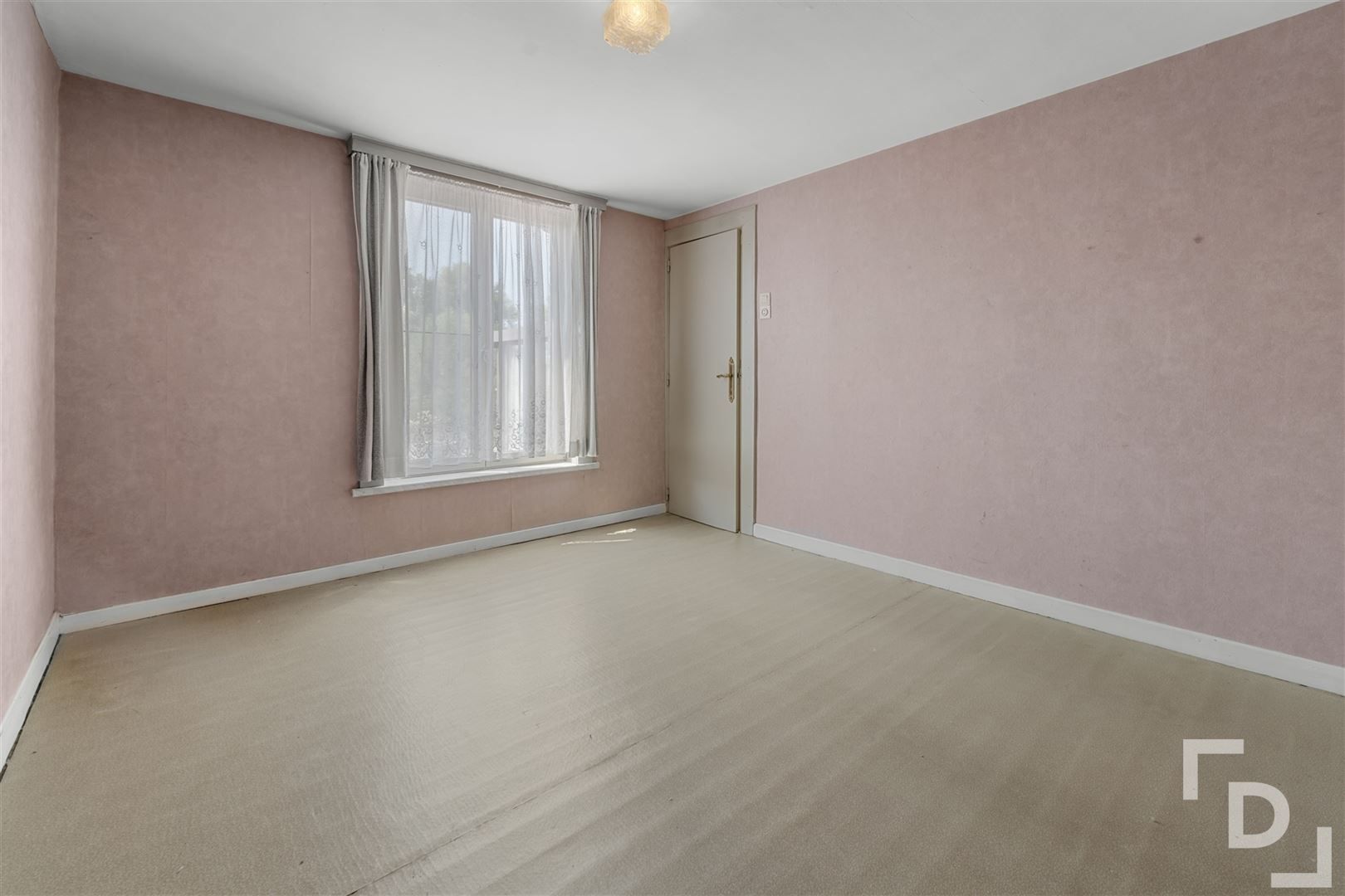 Ruime te renoveren woning te koop in Geluveld. foto 19