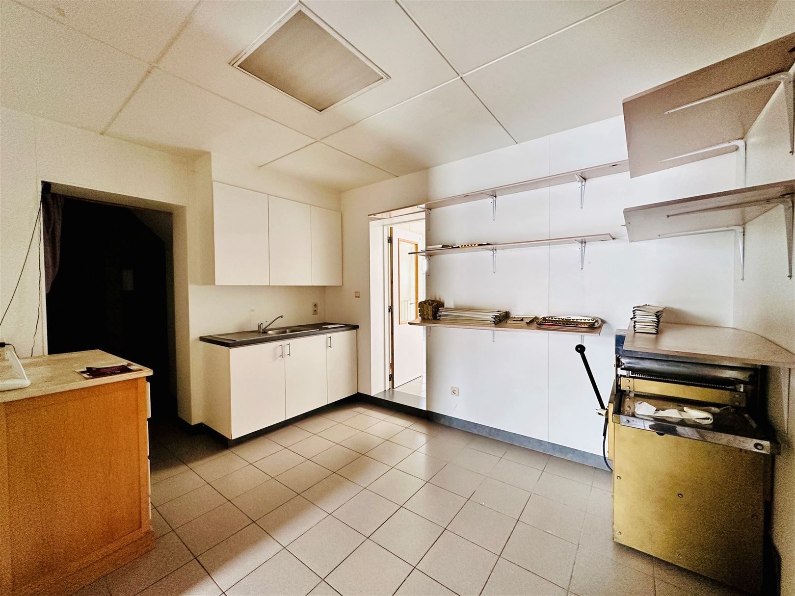 Ruime woning met diepe tuin in Grembergen met mogelijkheid tot handel of zelfstandige activiteit foto 6