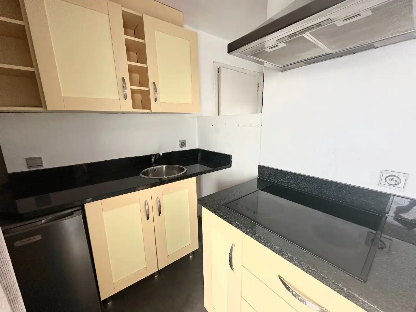 Gezellig duplex-appartement met terras en autostandplaats in rustige wijk te Hasselt foto 5