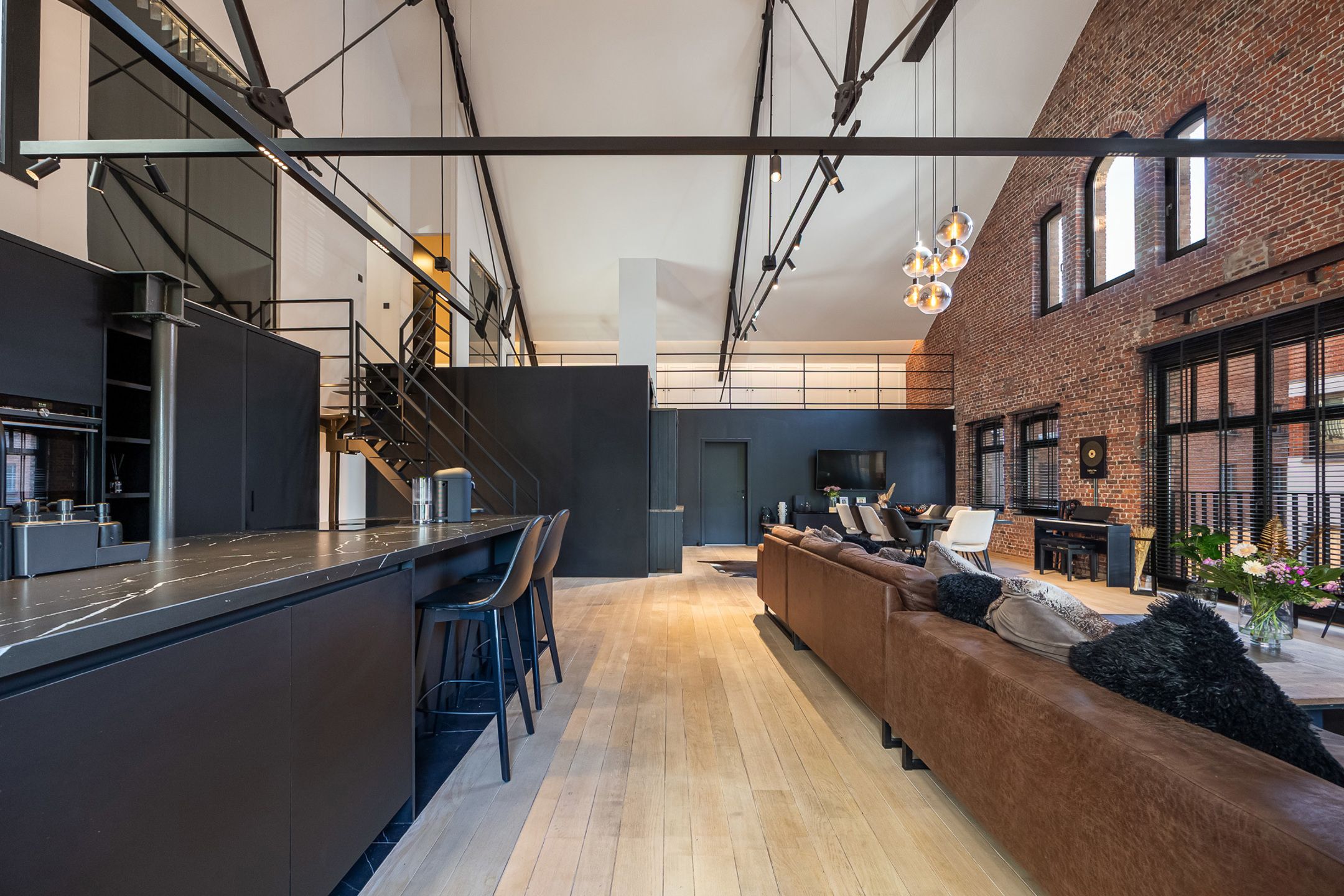 ANTWERPEN - Uniek loft appartement in historisch pakhuis! foto 3