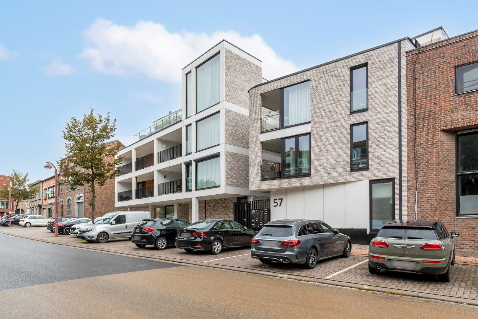 Ruim Appartement (121,65 m²) op de eerste verdieping met 3 slaapkamers en prachtig zuid gericht terras in residentie het Gruunhof foto 4