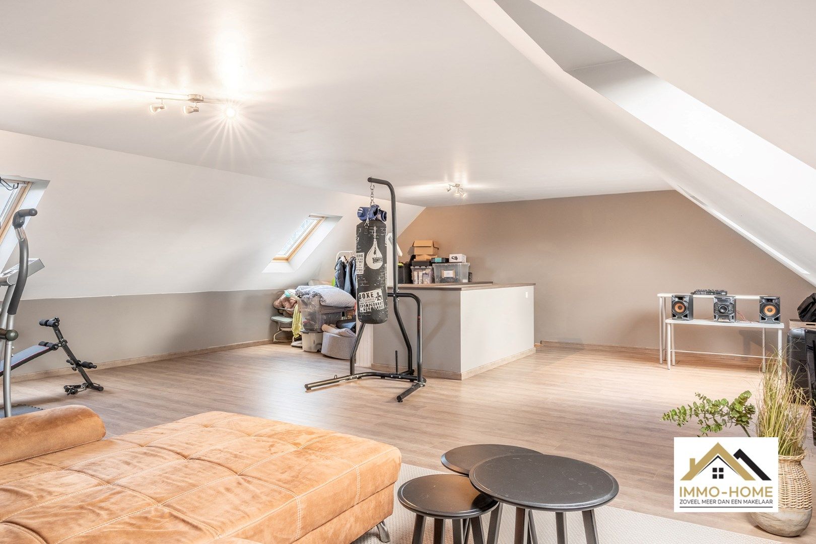 Ruime recente woning in pastorij stijl foto 26